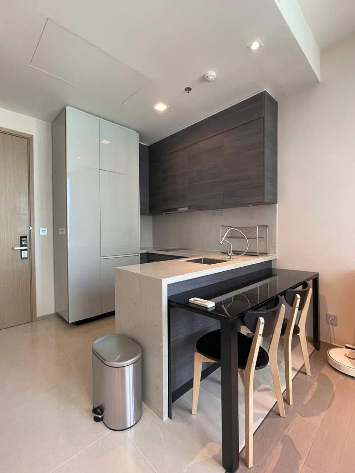 For RentCondoSukhumvit, Asoke, Thonglor : 28/01/2026, Luxury in the heart of Asoke, 1 bedroom with a beautiful view, ready to move in!Rent 45,000 baht/month, close to BTS/MRT and fully equipped with amenities.