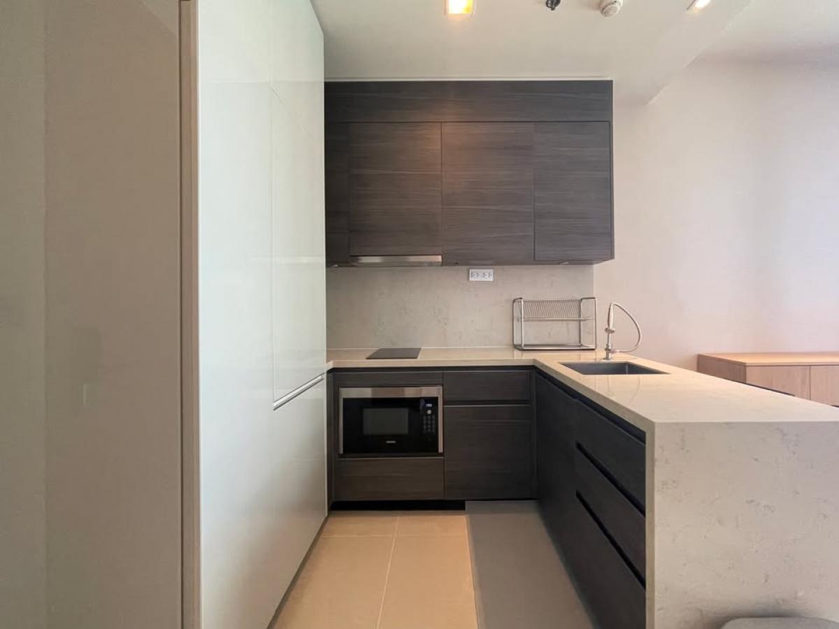For RentCondoSukhumvit, Asoke, Thonglor : 28/01/2026, Luxury in the heart of Asoke, 1 bedroom with a beautiful view, ready to move in!Rent 45,000 baht/month, close to BTS/MRT and fully equipped with amenities.