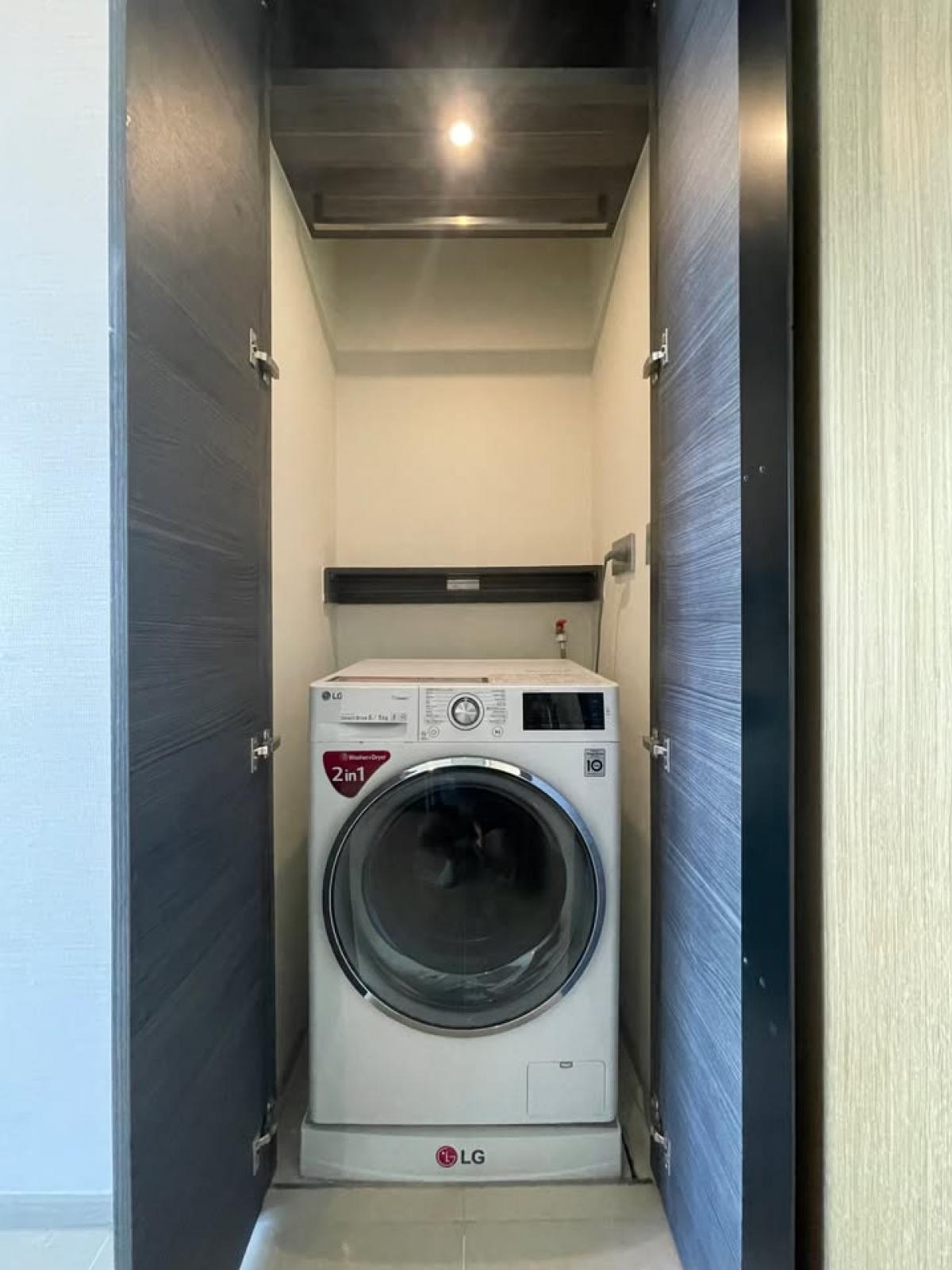 For RentCondoSukhumvit, Asoke, Thonglor : 28/01/2026, Luxury in the heart of Asoke, 1 bedroom with a beautiful view, ready to move in!Rent 45,000 baht/month, close to BTS/MRT and fully equipped with amenities.