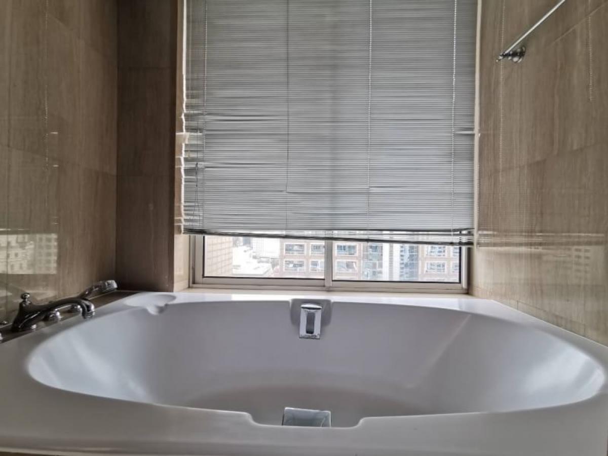 For RentCondoWitthayu, Chidlom, Langsuan, Ploenchit : 28/01/2026, Rent a luxury condo at Langsuan Ville, 2 bedrooms, in the heart of ChidlomOnly 85,000 THB/month, near Siam Paragon, with swimming pool and fitness!