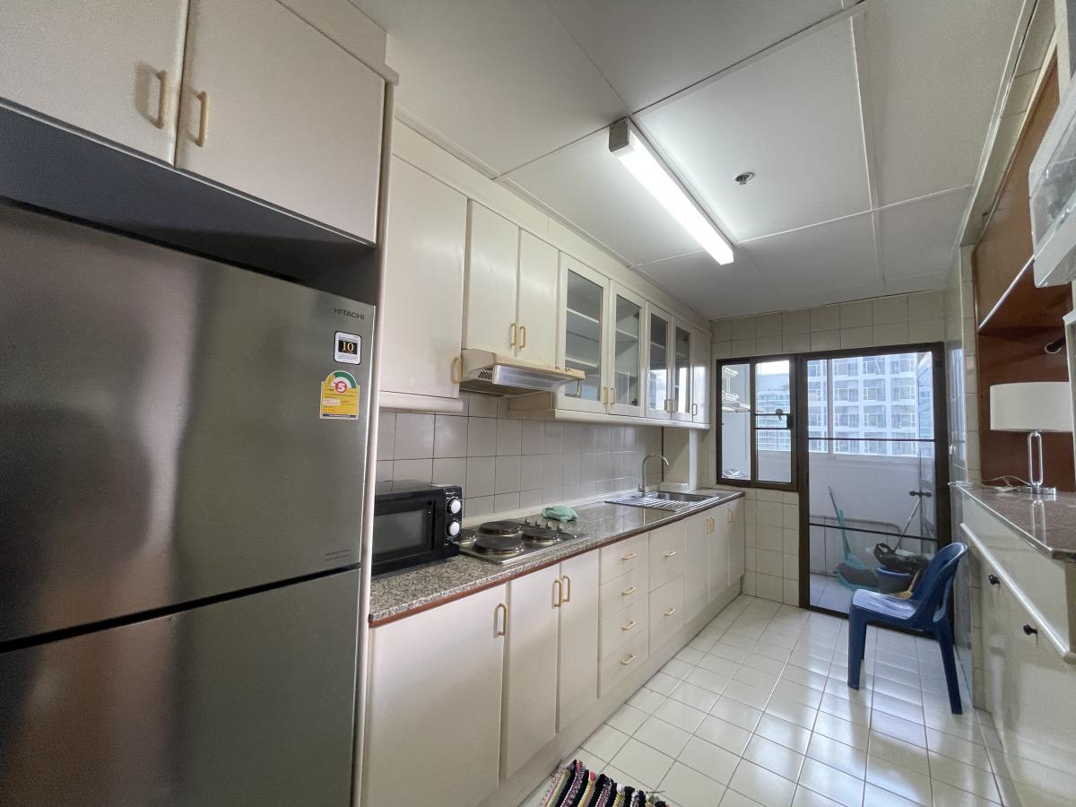 For RentCondoSukhumvit, Asoke, Thonglor : 28/01/2026, Rent a luxury 2-bedroom condo of 91 sqm at Top View Tower in the heart of Thonglornear BTS Thonglor for only 32,000 Baht/month, with swimming pool and fitness!