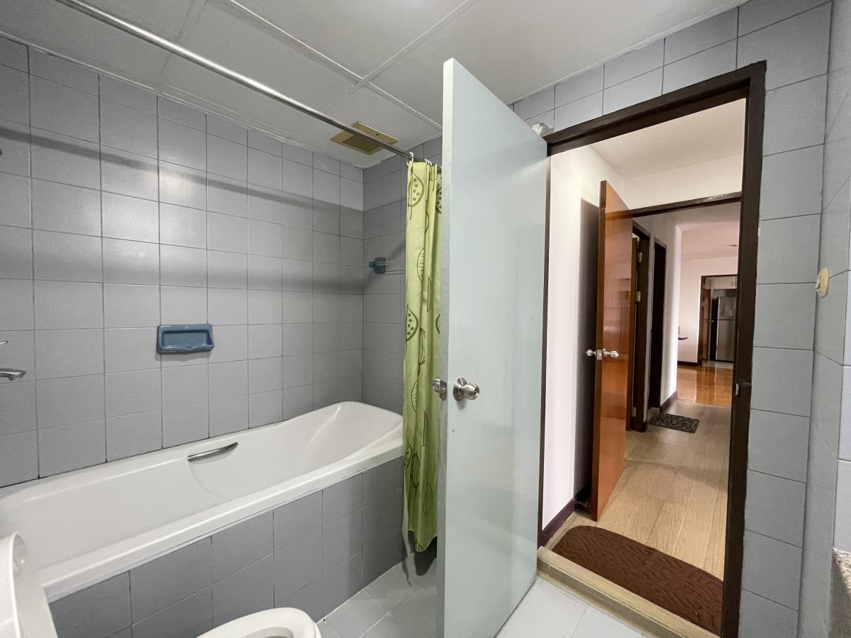 For RentCondoSukhumvit, Asoke, Thonglor : 28/01/2026, Rent a luxury 2-bedroom condo of 91 sqm at Top View Tower in the heart of Thonglornear BTS Thonglor for only 32,000 Baht/month, with swimming pool and fitness!