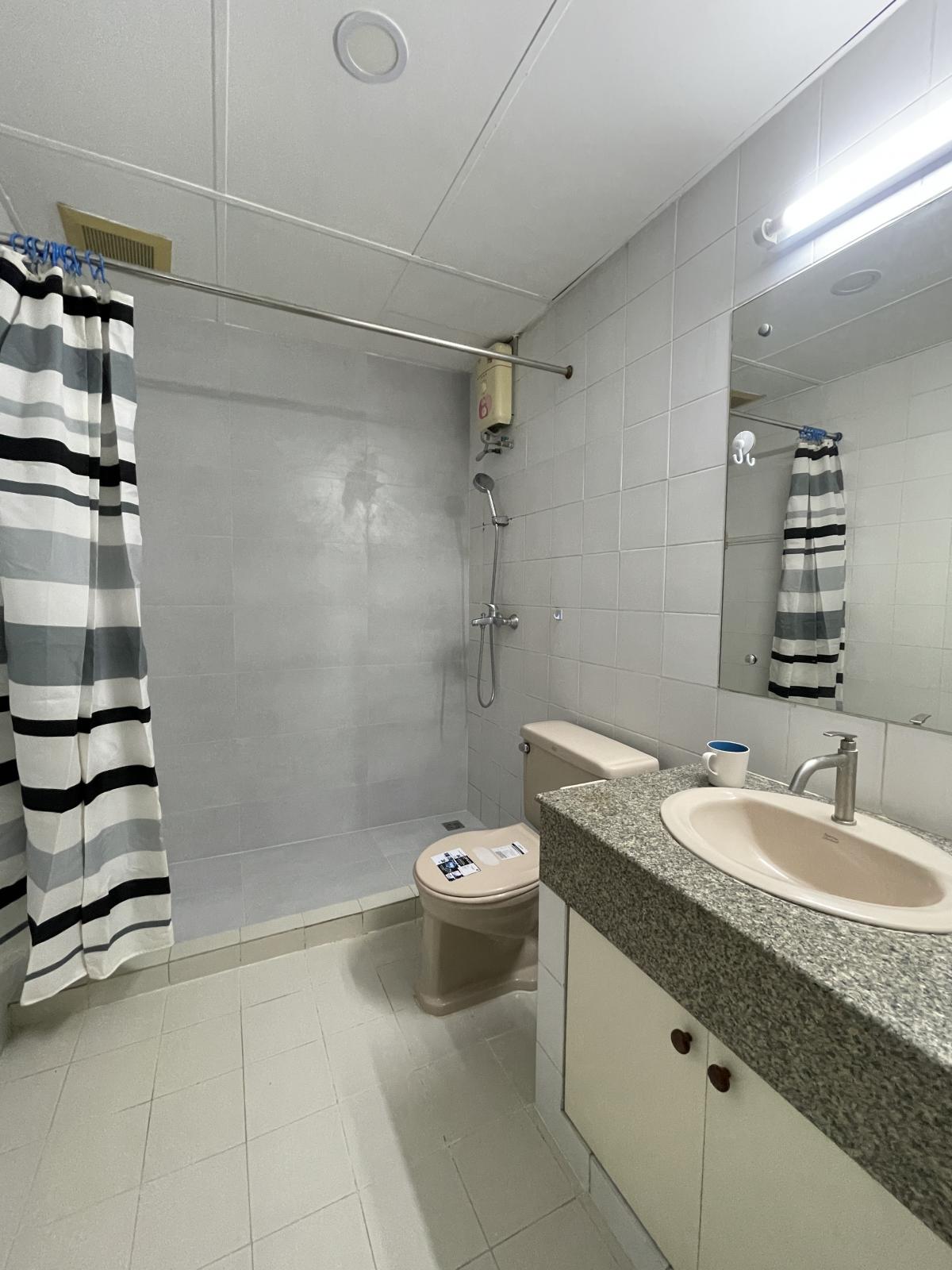 For RentCondoSukhumvit, Asoke, Thonglor : 28/01/2026, Rent a luxury 2-bedroom condo of 91 sqm at Top View Tower in the heart of Thonglornear BTS Thonglor for only 32,000 Baht/month, with swimming pool and fitness!