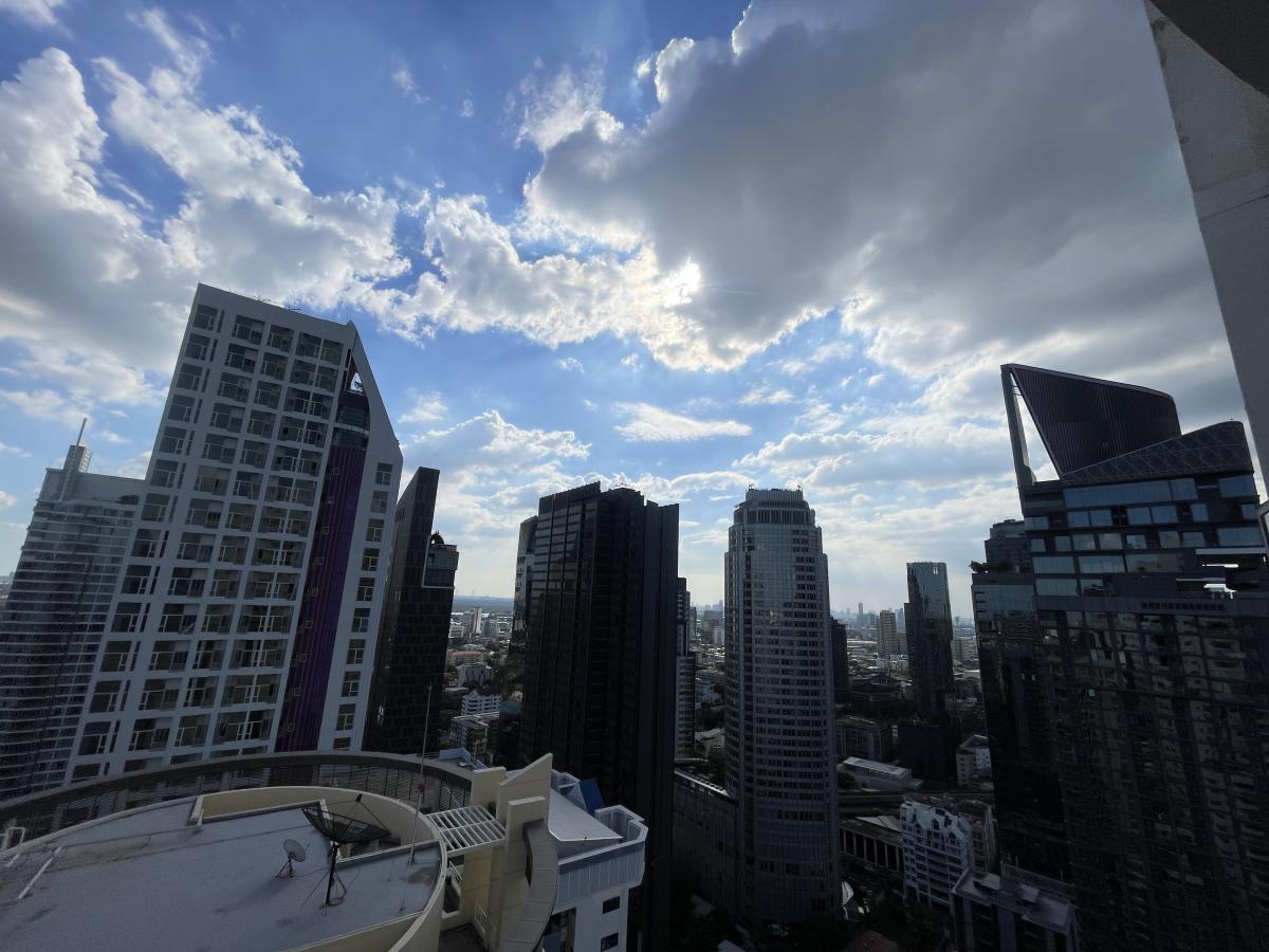 For RentCondoSukhumvit, Asoke, Thonglor : 28/01/2026, Rent a luxury 2-bedroom condo of 91 sqm at Top View Tower in the heart of Thonglornear BTS Thonglor for only 32,000 Baht/month, with swimming pool and fitness!