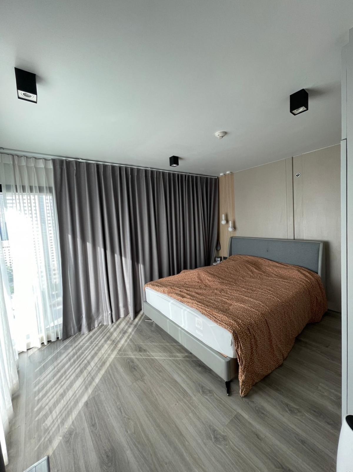 For SaleCondoSilom, Saladaeng, Bangrak : Luxury condo with 2 bedrooms in the heart of SilomThe Lofts Silom, near BTS Surasak, for only 14.99 million baht!