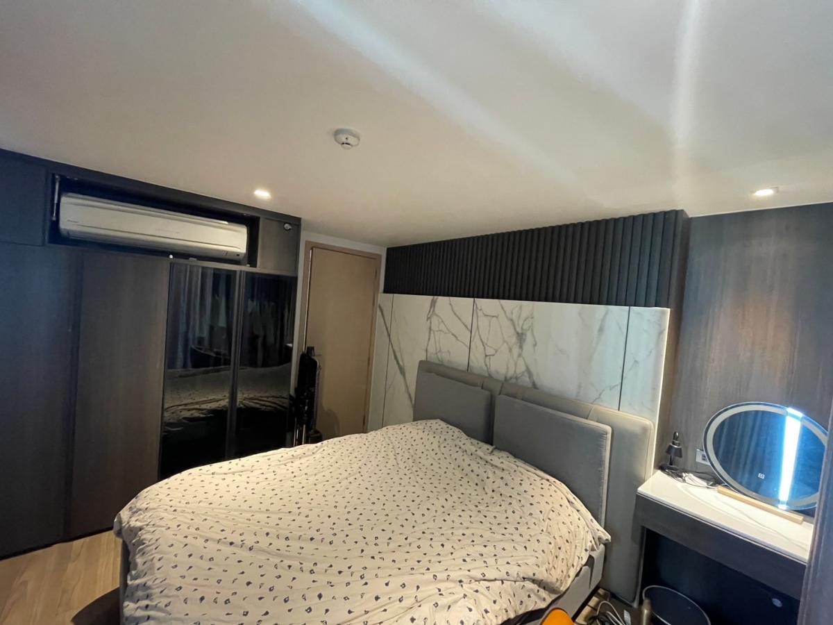 For SaleCondoSilom, Saladaeng, Bangrak : Luxury condo with 2 bedrooms in the heart of SilomThe Lofts Silom, near BTS Surasak, for only 14.99 million baht!