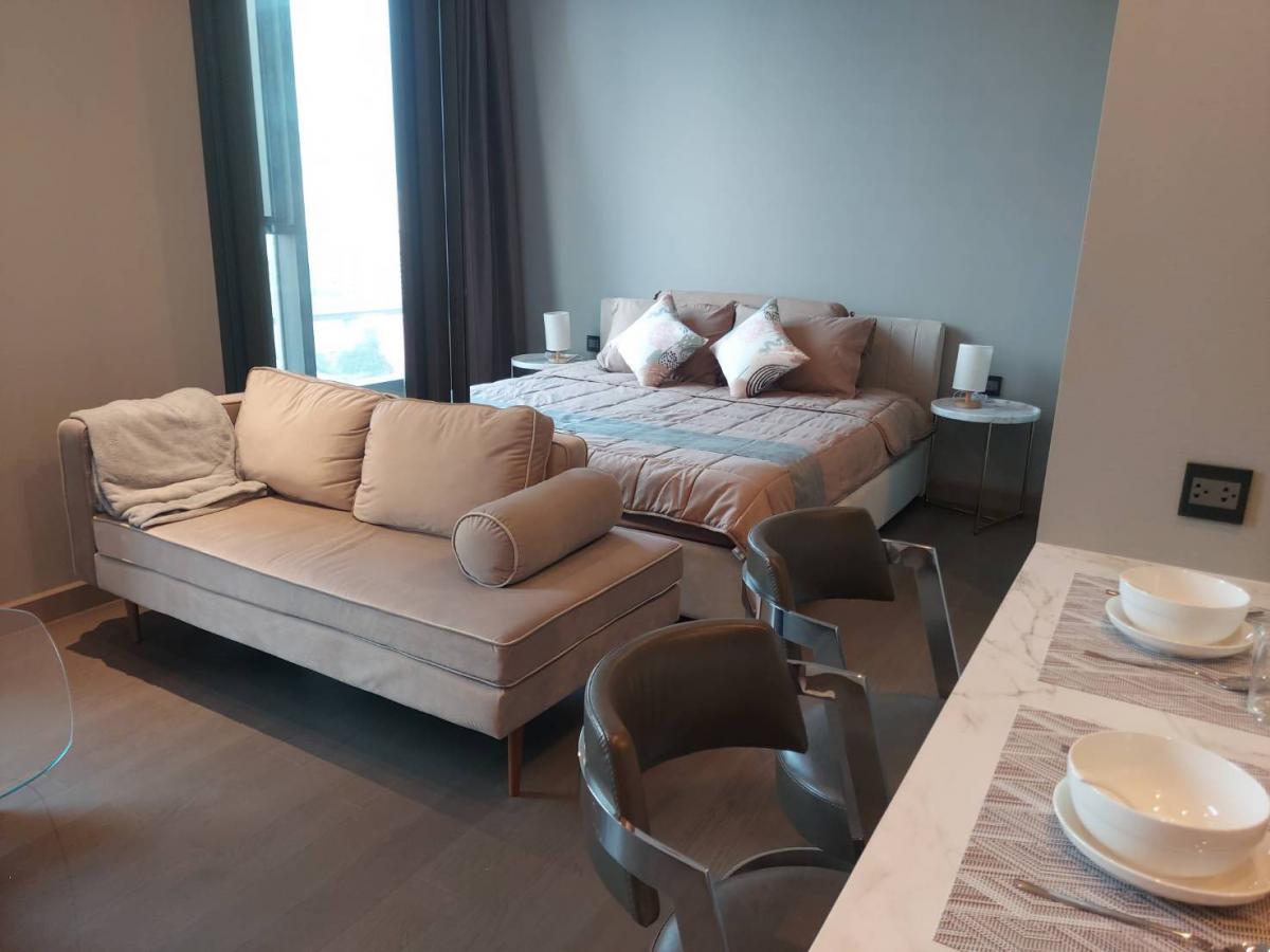 For RentCondoRama9, Petchburi, RCA : Rent THE ESSE at SINGHA 1 bedroom 35 sq.m. in the city centernear BTS, luxurious common area, only 35,000 baht/month!