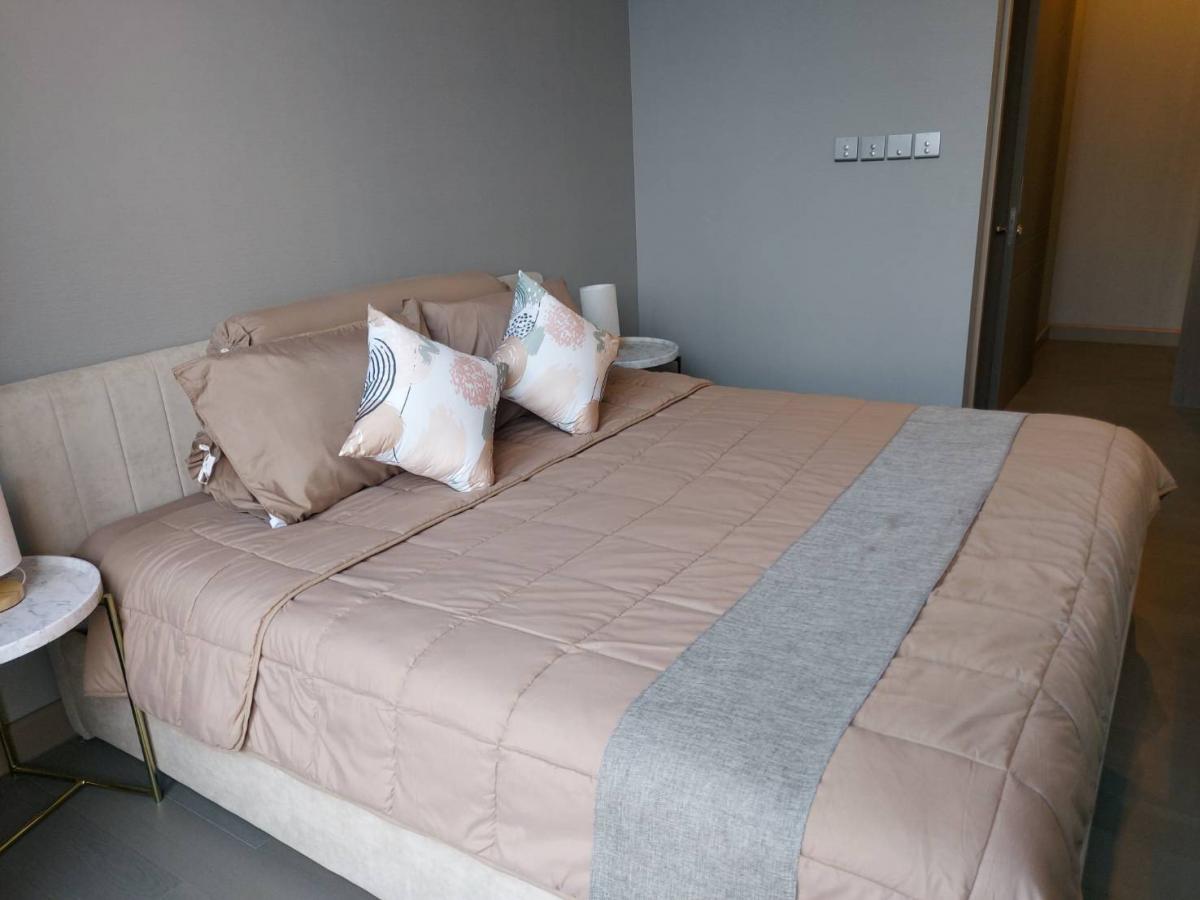 For RentCondoRama9, Petchburi, RCA : Rent THE ESSE at SINGHA 1 bedroom 35 sq.m. in the city centernear BTS, luxurious common area, only 35,000 baht/month!