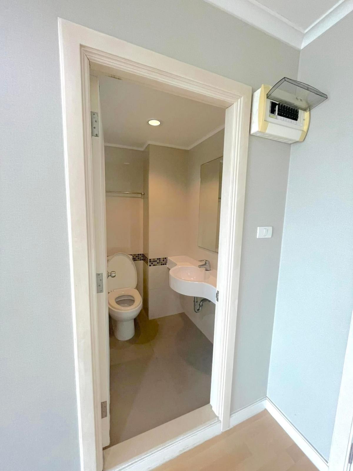 For SaleCondoRama3 (Riverside),Satupadit : Condo Lumpini Park Riverside Rama 3 2 bedrooms 65 sq.m. Comfortable living at a great price of only 5.4 million!With complete amenities, near community areas, easy decision!