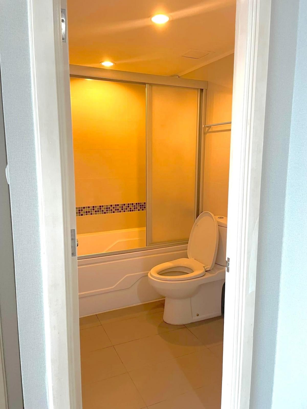 For SaleCondoRama3 (Riverside),Satupadit : Condo Lumpini Park Riverside Rama 3 2 bedrooms 65 sq.m. Comfortable living at a great price of only 5.4 million!With complete amenities, near community areas, easy decision!