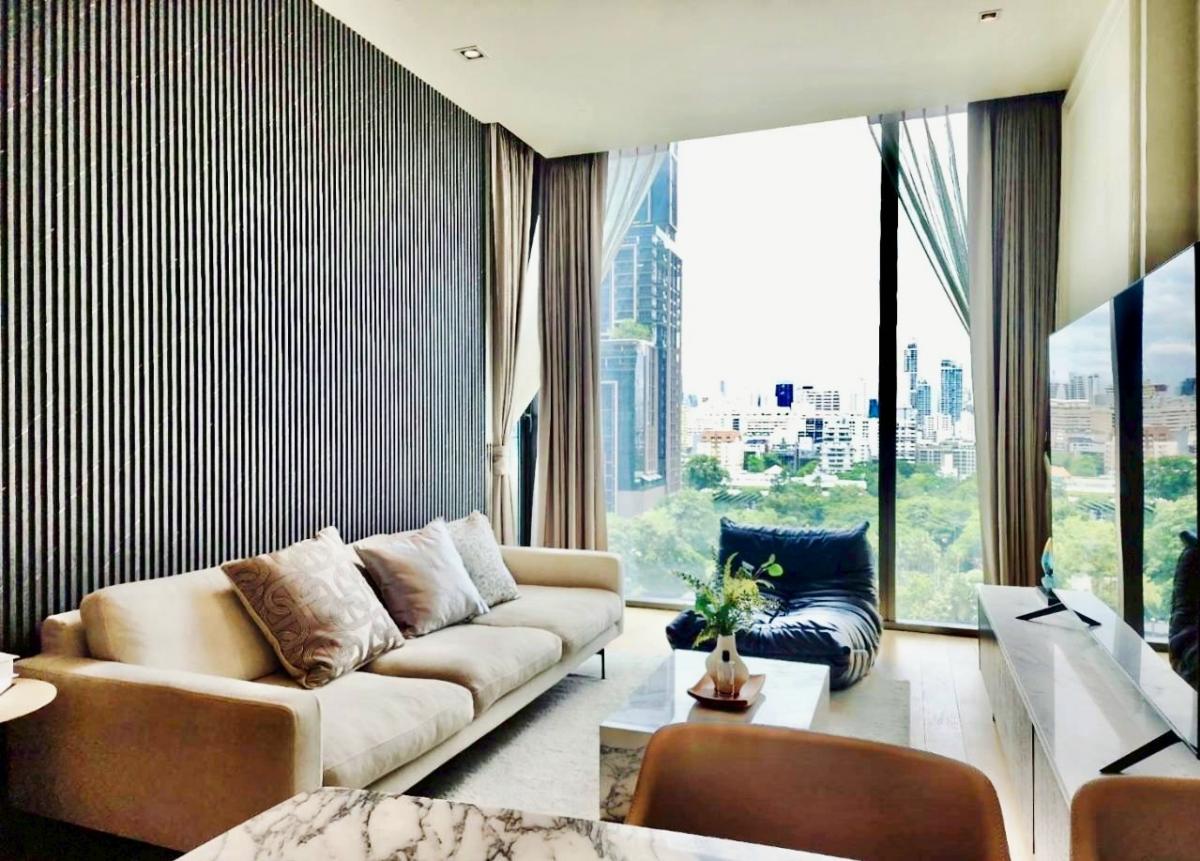 For RentCondoWitthayu, Chidlom, Langsuan, Ploenchit : Rent a luxurious 28 Chidlom 2 bedroom 2 bathroom in the heart of Chidlom. Convenient transportation, near BTS, with a complete swimming pool and fitness center!