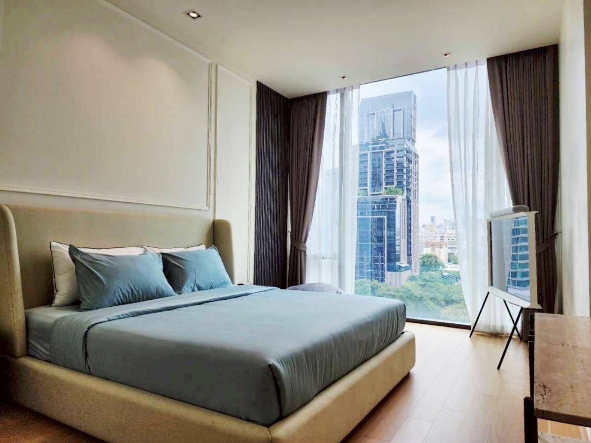 For RentCondoWitthayu, Chidlom, Langsuan, Ploenchit : Rent a luxurious 28 Chidlom 2 bedroom 2 bathroom in the heart of Chidlom. Convenient transportation, near BTS, with a complete swimming pool and fitness center!