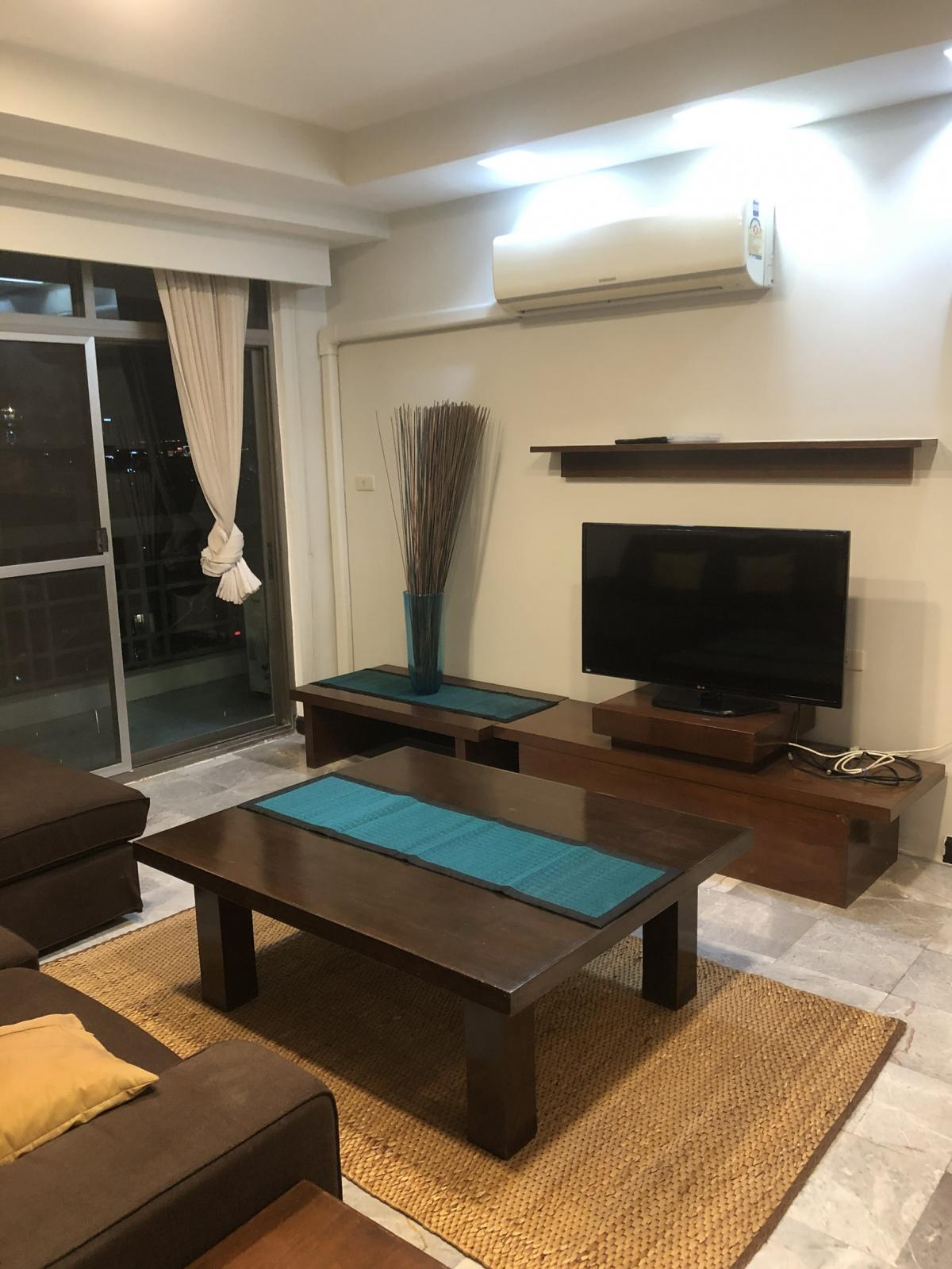 For SaleCondoSukhumvit, Asoke, Thonglor : Luxury on Thonglor! Royal Castle 3 bedrooms 147 sq.m. only 16.2 millionNear Thonglor BTS - fully equipped amenities to meet every lifestyle!