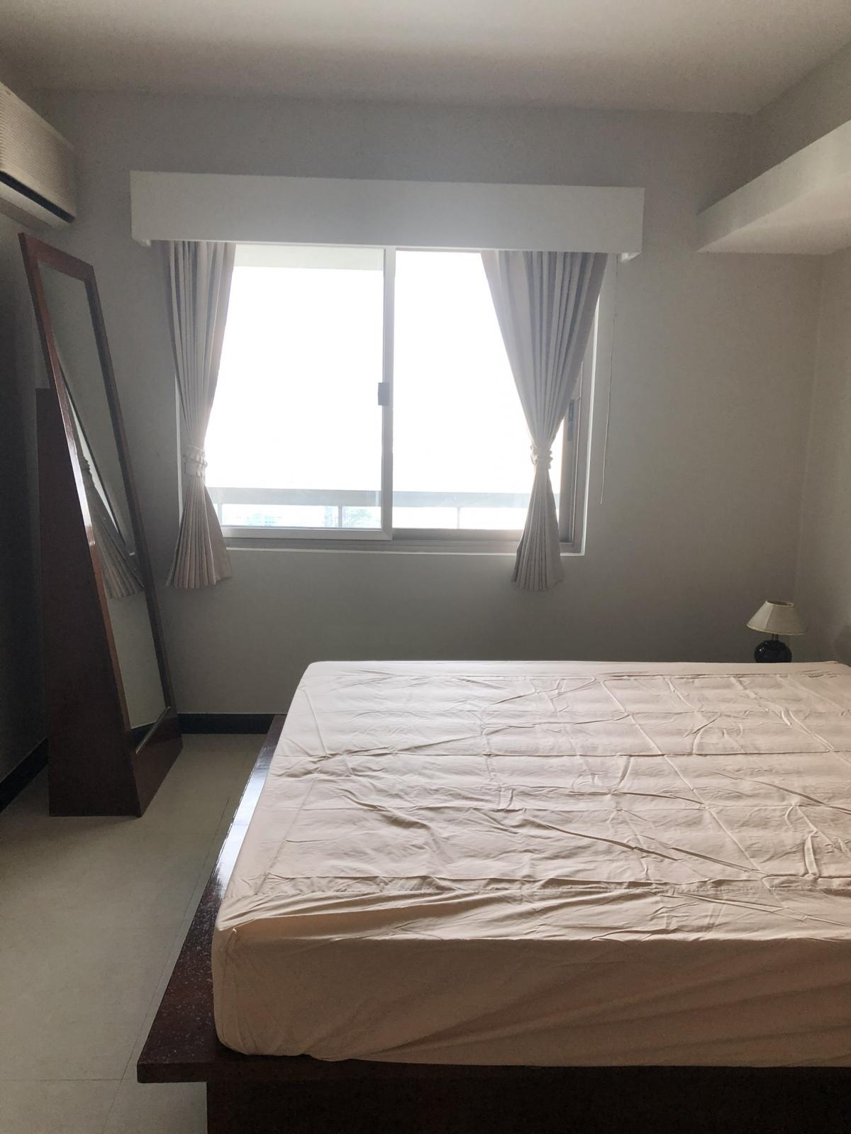 For SaleCondoSukhumvit, Asoke, Thonglor : Luxury on Thonglor! Royal Castle 3 bedrooms 147 sq.m. only 16.2 millionNear Thonglor BTS - fully equipped amenities to meet every lifestyle!