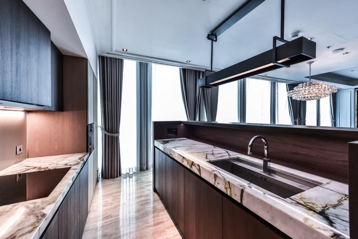 For SaleCondoSathorn, Narathiwat : Luxury 3BR Condo @ Ritz Carlton - 214 sqm, BTS Chong NonsiFor sale 92 million in the city center with complete amenities!