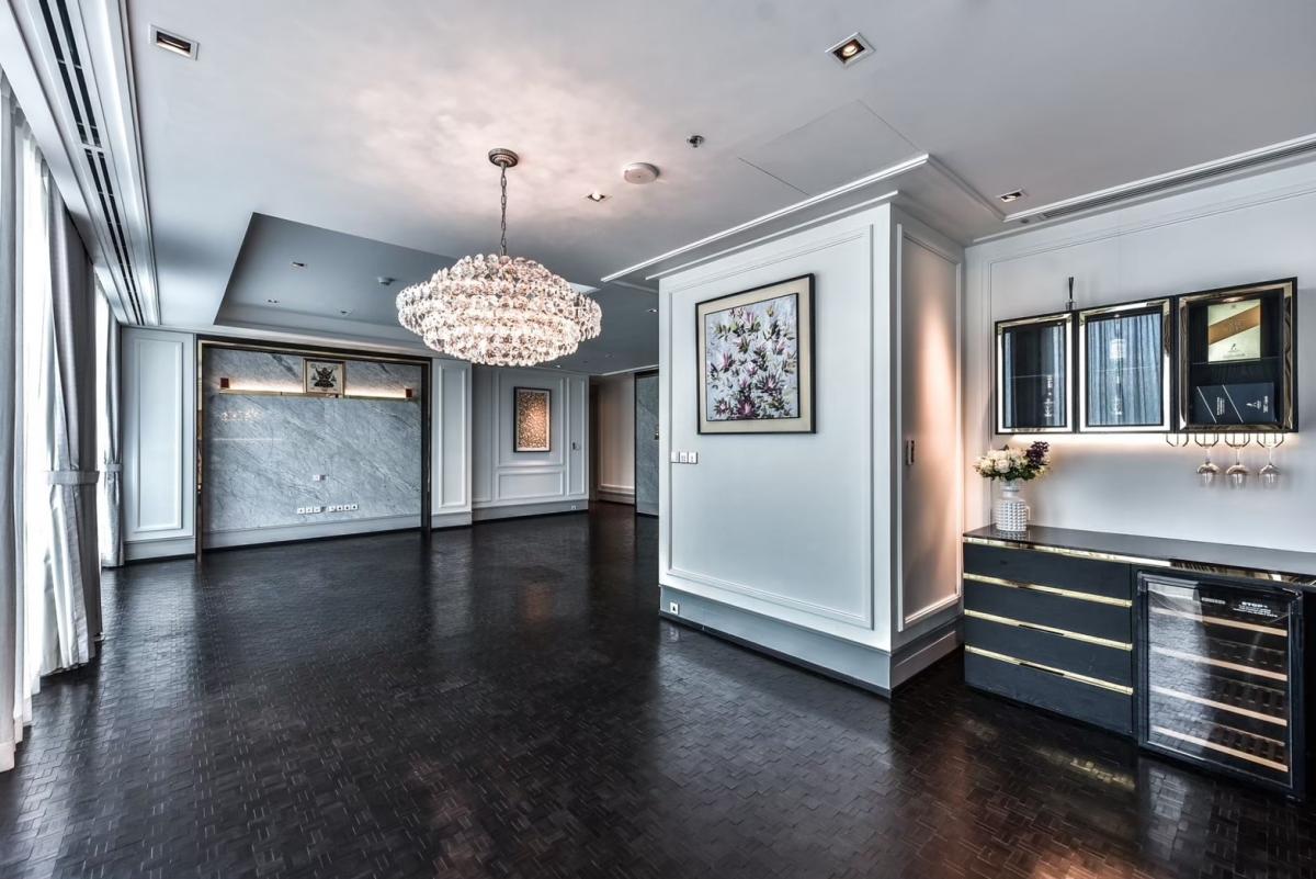 For SaleCondoSathorn, Narathiwat : Luxury 3BR Condo @ Ritz Carlton - 214 sqm, BTS Chong NonsiFor sale 92 million in the city center with complete amenities!