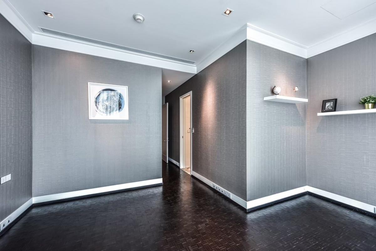 For SaleCondoSathorn, Narathiwat : Luxury 3BR Condo @ Ritz Carlton - 214 sqm, BTS Chong NonsiFor sale 92 million in the city center with complete amenities!