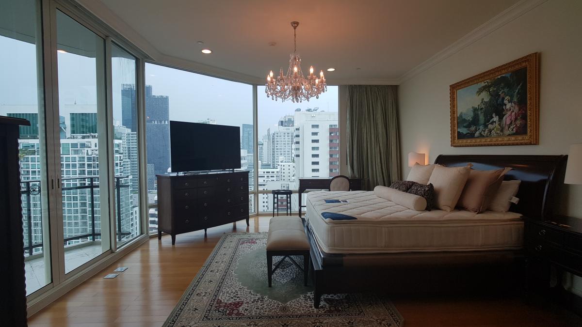 For SaleCondoSukhumvit, Asoke, Thonglor : Royce Private Residences 4 bedrooms 356 sq.m. in the heart of Phrom PhongLuxury living near Emporium & Benjasiri Park Price 88.9 million!