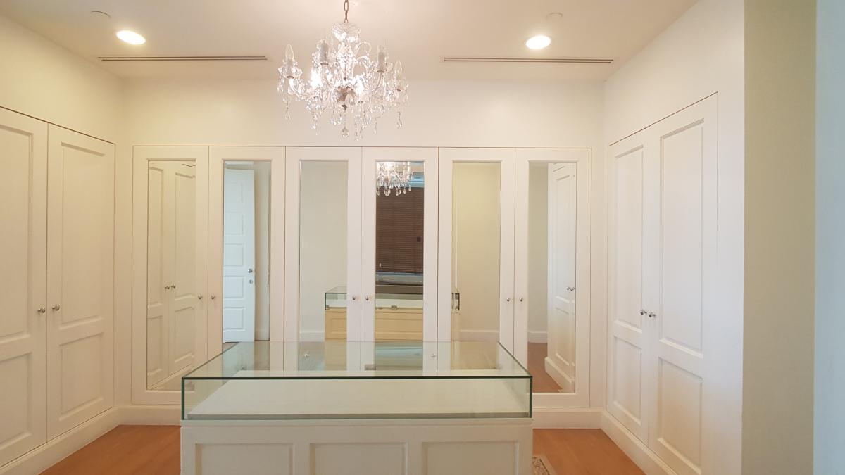 For SaleCondoSukhumvit, Asoke, Thonglor : Royce Private Residences 4 bedrooms 356 sq.m. in the heart of Phrom PhongLuxury living near Emporium & Benjasiri Park Price 88.9 million!