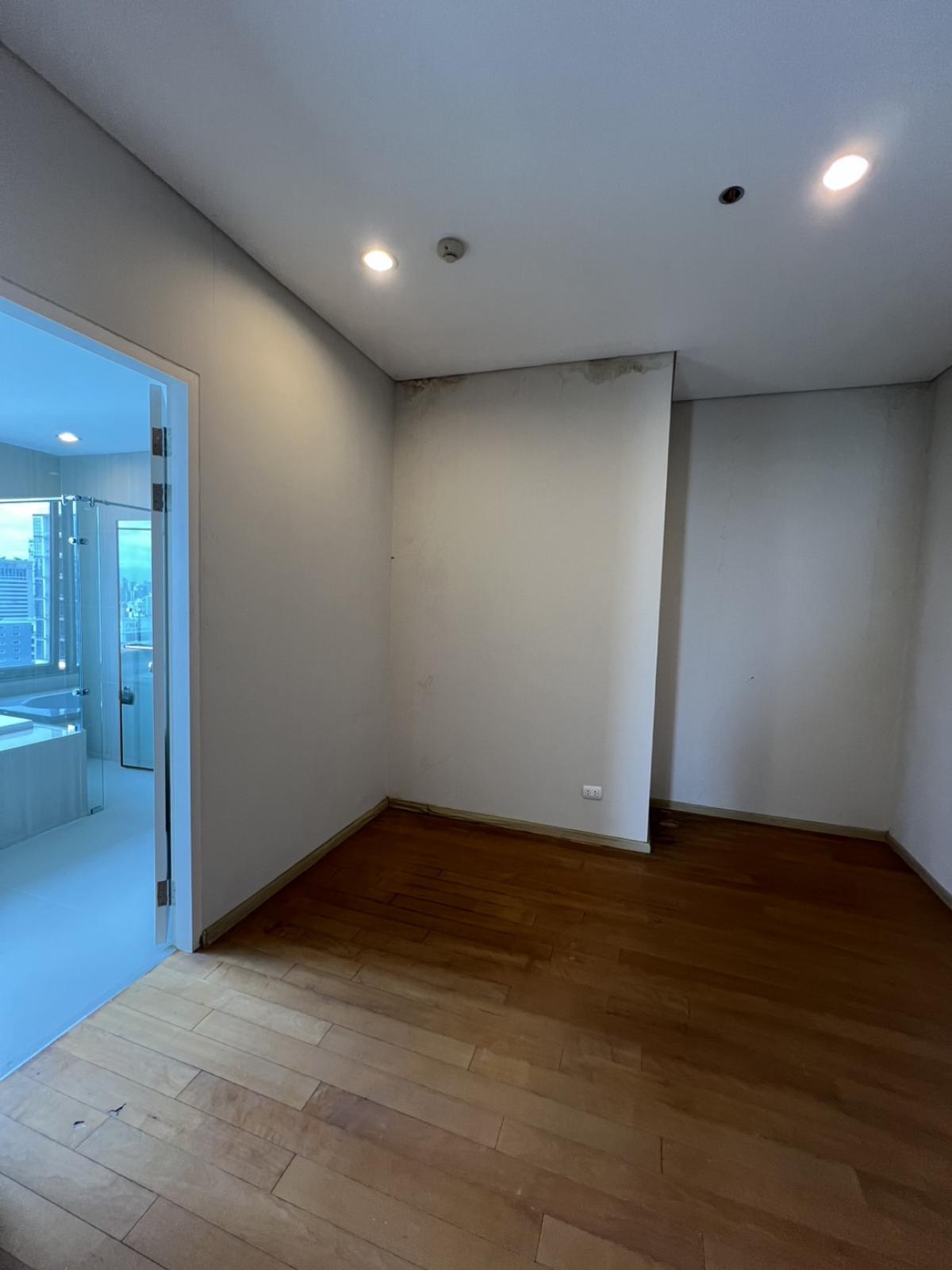 For SaleCondoRama9, Petchburi, RCA : Luxury 5-Bed Villa Asoke Condo – Prime Location Near BTS/MRT Phetchaburi!Spacious 336 sqm, Only 52.3M THB – Live in Style with Top Facilities!