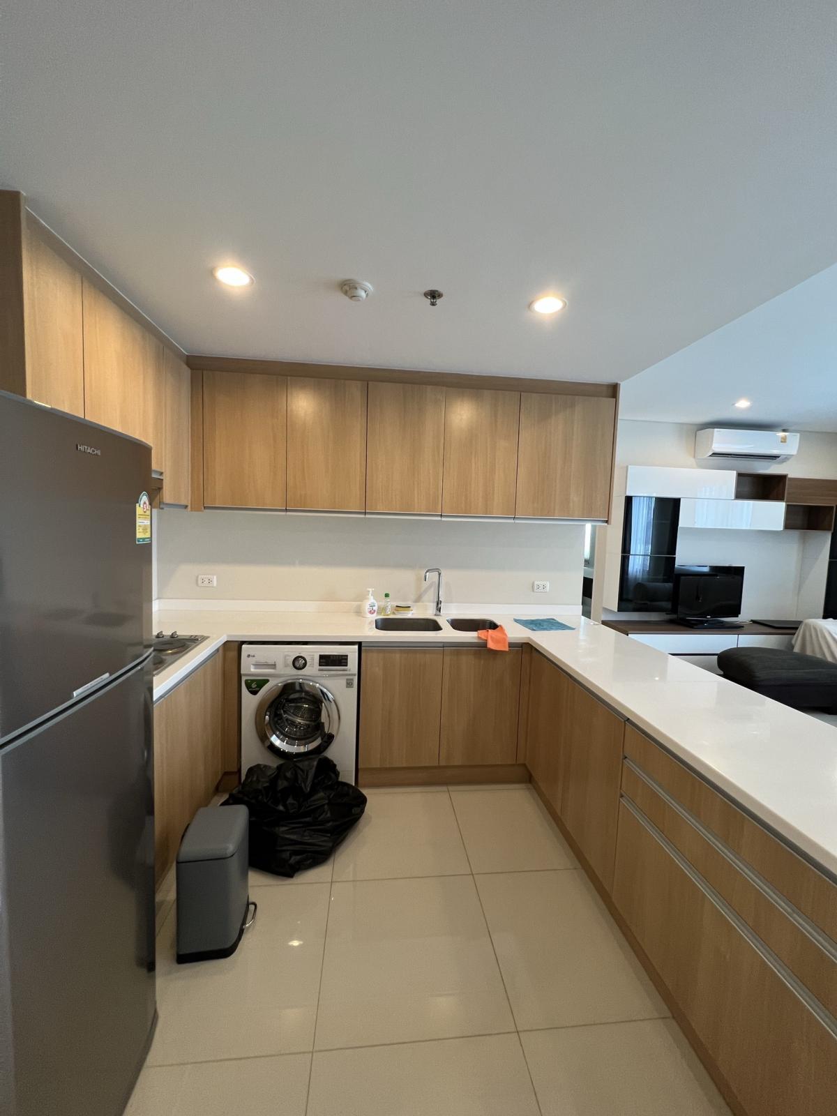 For RentCondoRama9, Petchburi, RCA : For rent: Villa Asoke condo, 2 bedrooms, near BTS PhetchaburiArea: 81 sq.m., price only 45,000 THB/month, fully equipped with amenities!