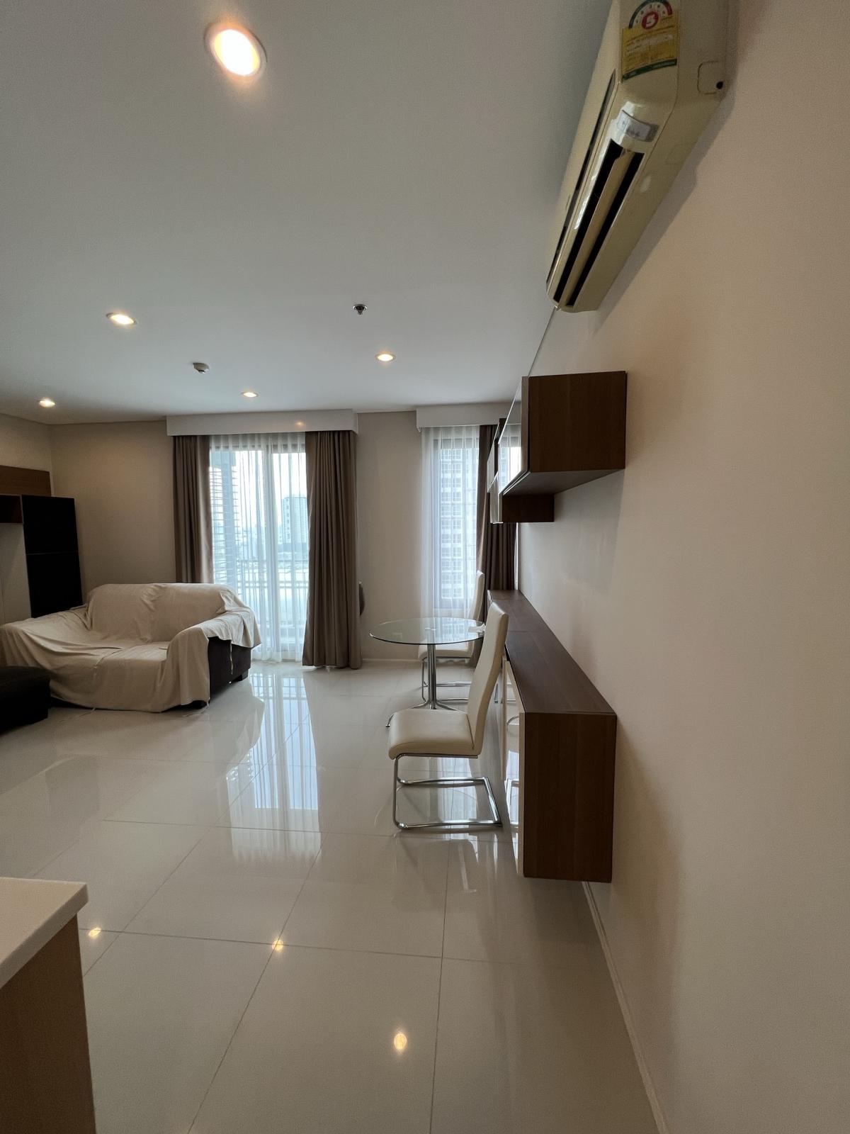 For RentCondoRama9, Petchburi, RCA : For rent: Villa Asoke condo, 2 bedrooms, near BTS PhetchaburiArea: 81 sq.m., price only 45,000 THB/month, fully equipped with amenities!