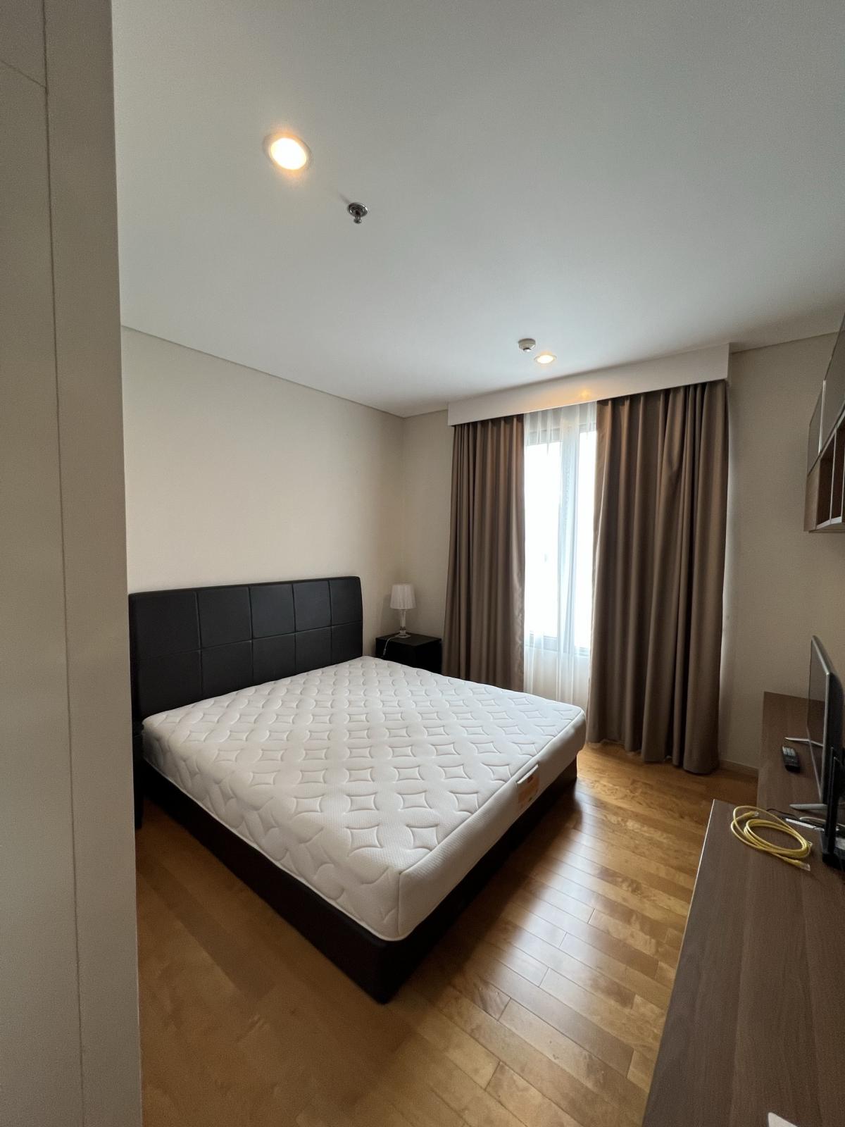 For RentCondoRama9, Petchburi, RCA : For rent: Villa Asoke condo, 2 bedrooms, near BTS PhetchaburiArea: 81 sq.m., price only 45,000 THB/month, fully equipped with amenities!