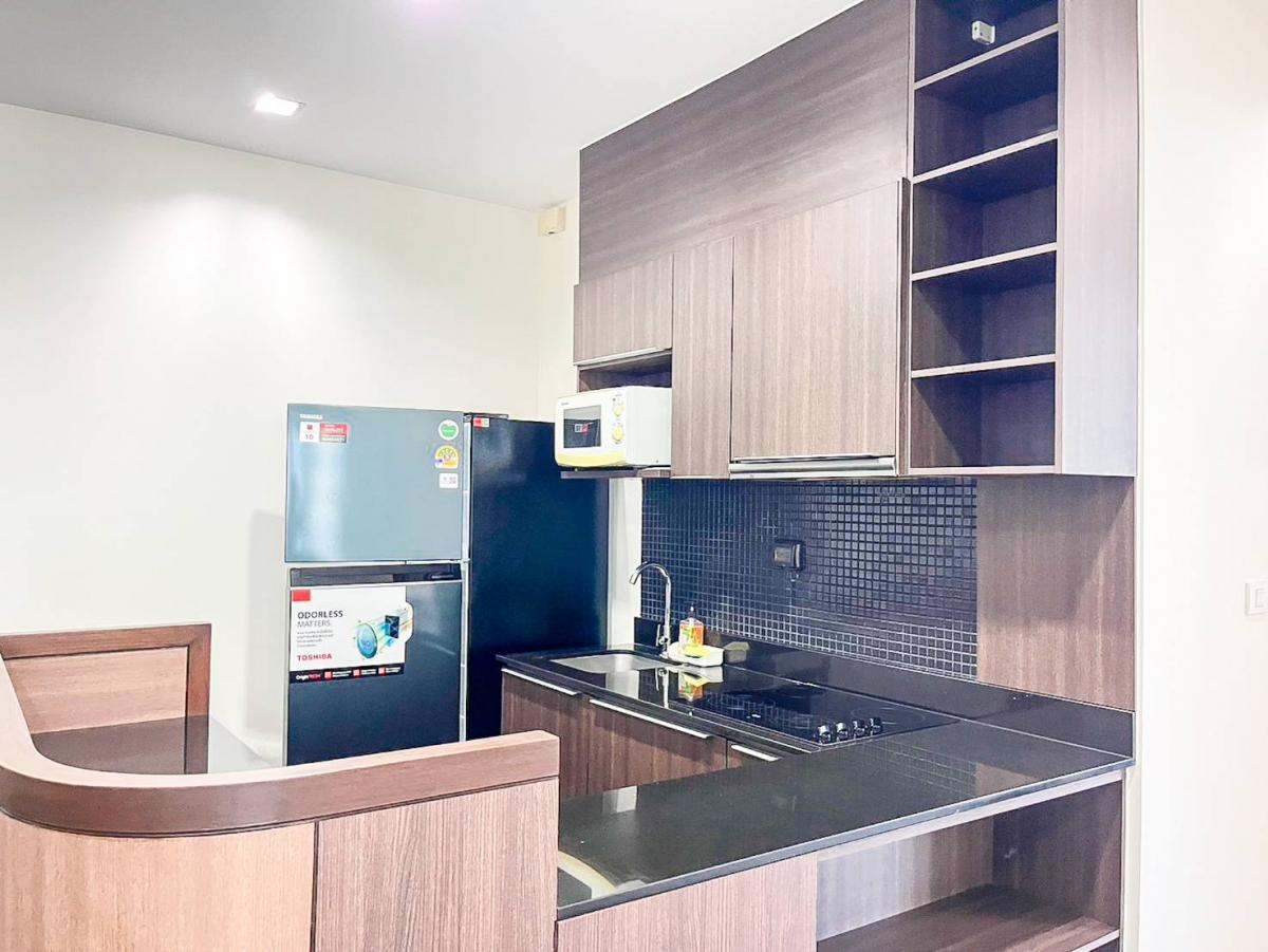 For RentCondoRatchathewi,Phayathai : Chill in the heart of Phaya Thai! 2 bedrooms, 2 bathrooms, ready to move in for 38,000 baht/month.Near BTS/MRT Phaya Thai, convenient for all travel!