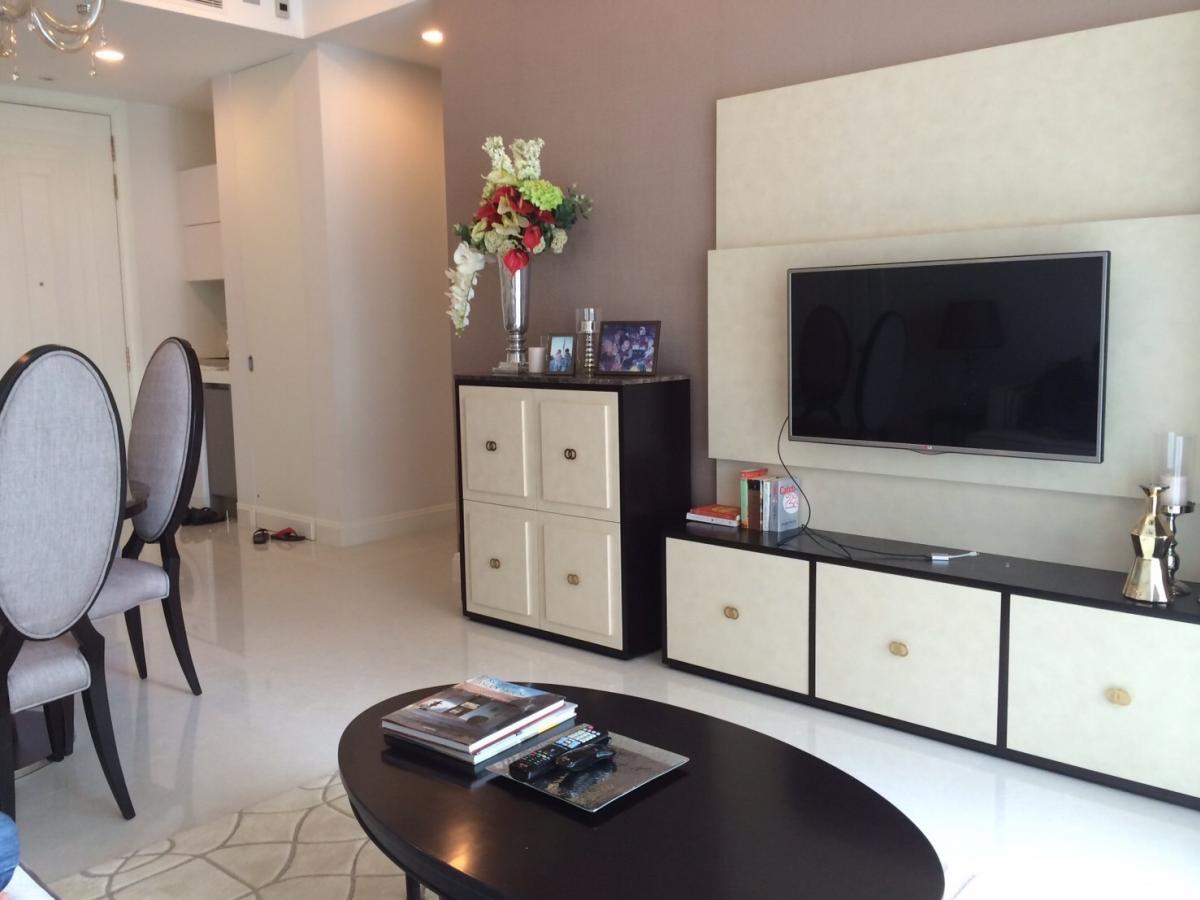 For RentCondoWitthayu, Chidlom, Langsuan, Ploenchit : Luxury in the heart of the city! 2-bedroom Q Langsuan near BTS RatchadamriRent price 70,000 Baht/month with a fully equipped swimming pool, fitness center, and clubhouse!