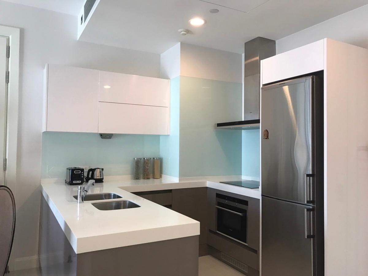 For RentCondoWitthayu, Chidlom, Langsuan, Ploenchit : Luxury in the heart of the city! 2-bedroom Q Langsuan near BTS RatchadamriRent price 70,000 Baht/month with a fully equipped swimming pool, fitness center, and clubhouse!