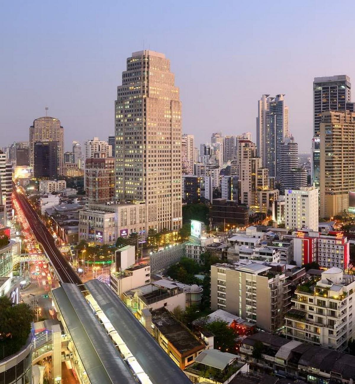 ขายคอนโดนานา : 03/04/2026, รวมค่าโอนชีวิตหรู ใจกลางนานา 15 Sukhumvit Residences 
3 ห้องนอน 15.5 ลบ. พร้อมสระว่ายน้ำอินฟินิตี้ & ฟิตเนส! 0642748883