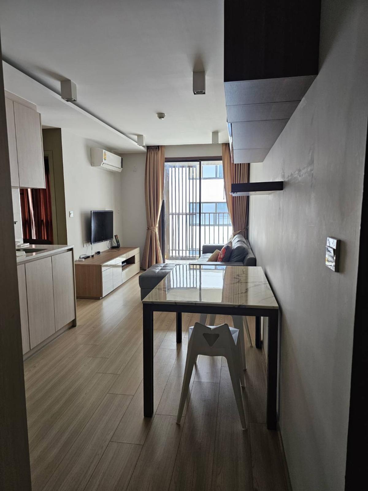 For RentCondoRatchathewi,Phayathai : 03/04/2026, Condo Maestro 12 near BTS Ratchathewi
2 bedrooms 30,000 baht/month with complete facilities! 0642748883
