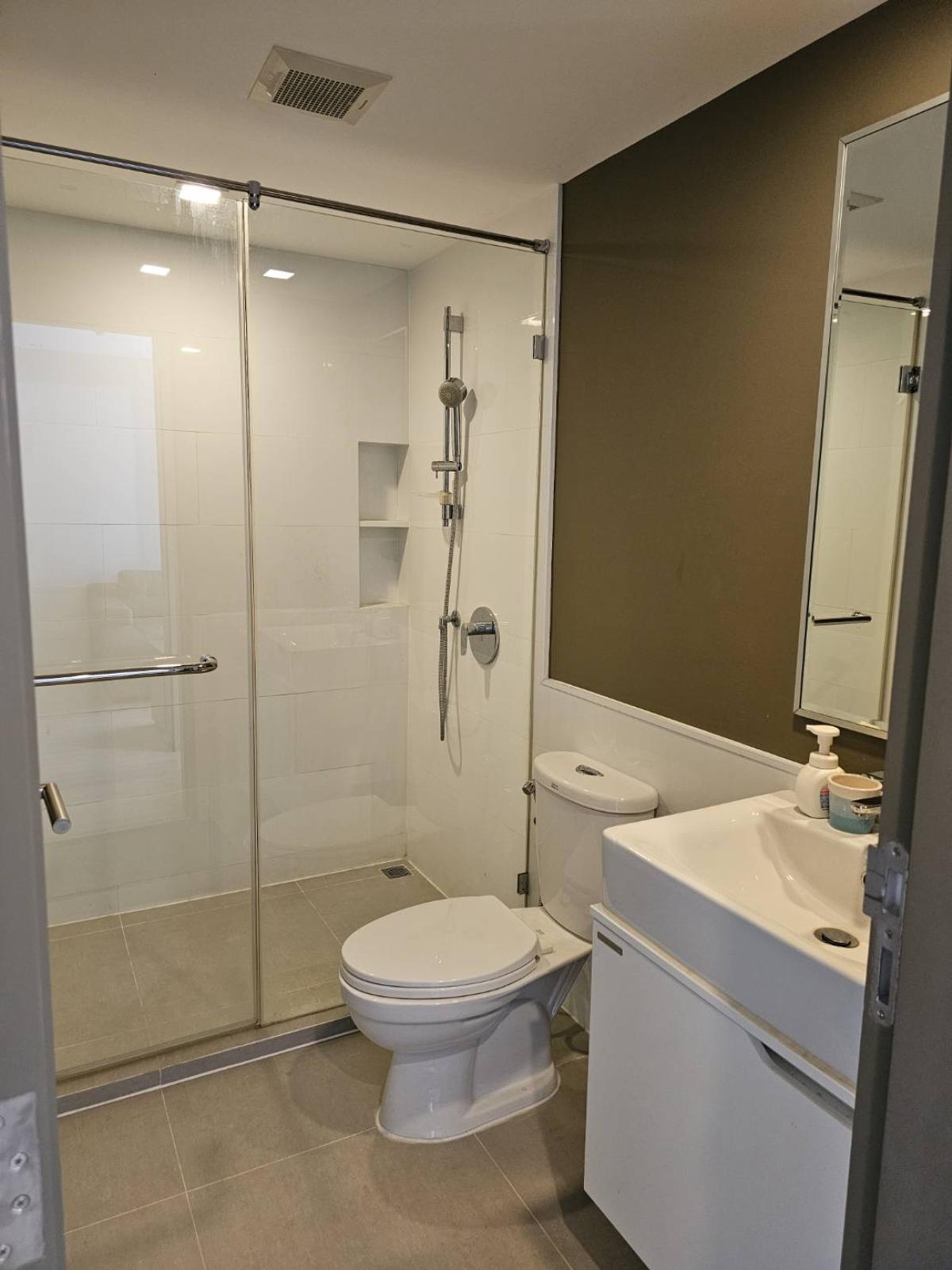 For RentCondoRatchathewi,Phayathai : 03/04/2026, Condo Maestro 12 near BTS Ratchathewi
2 bedrooms 30,000 baht/month with complete facilities! 0642748883