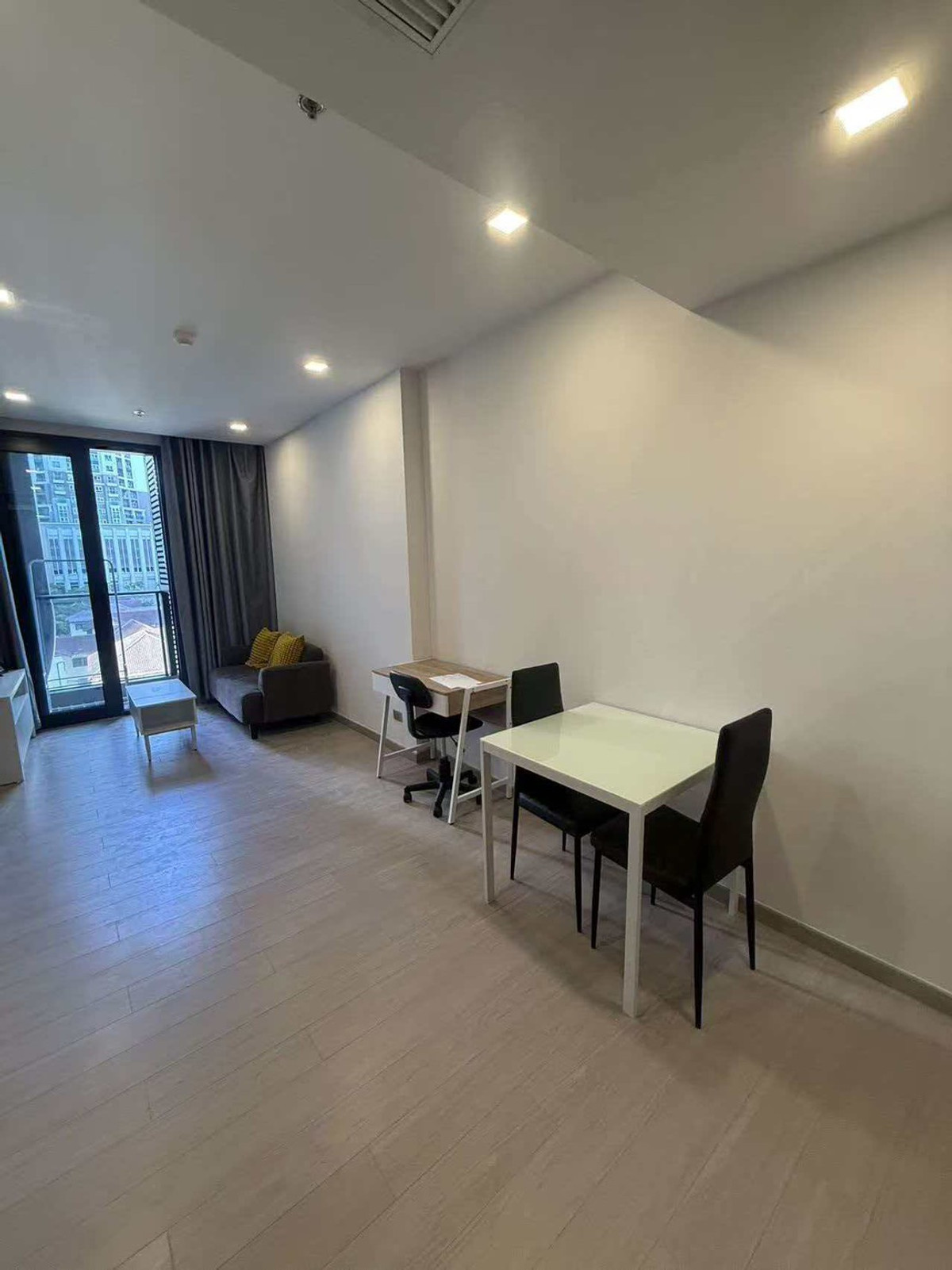 ให้เช่าคอนโดพระราม 9 เพชรบุรีตัดใหม่ RCA : ให้เช่าคอนโด One 9 Five อโศก-พระราม 9 คอนโดแต่งครบพร้อมเข้าอยู่ใกล้MRTพระราม9!!