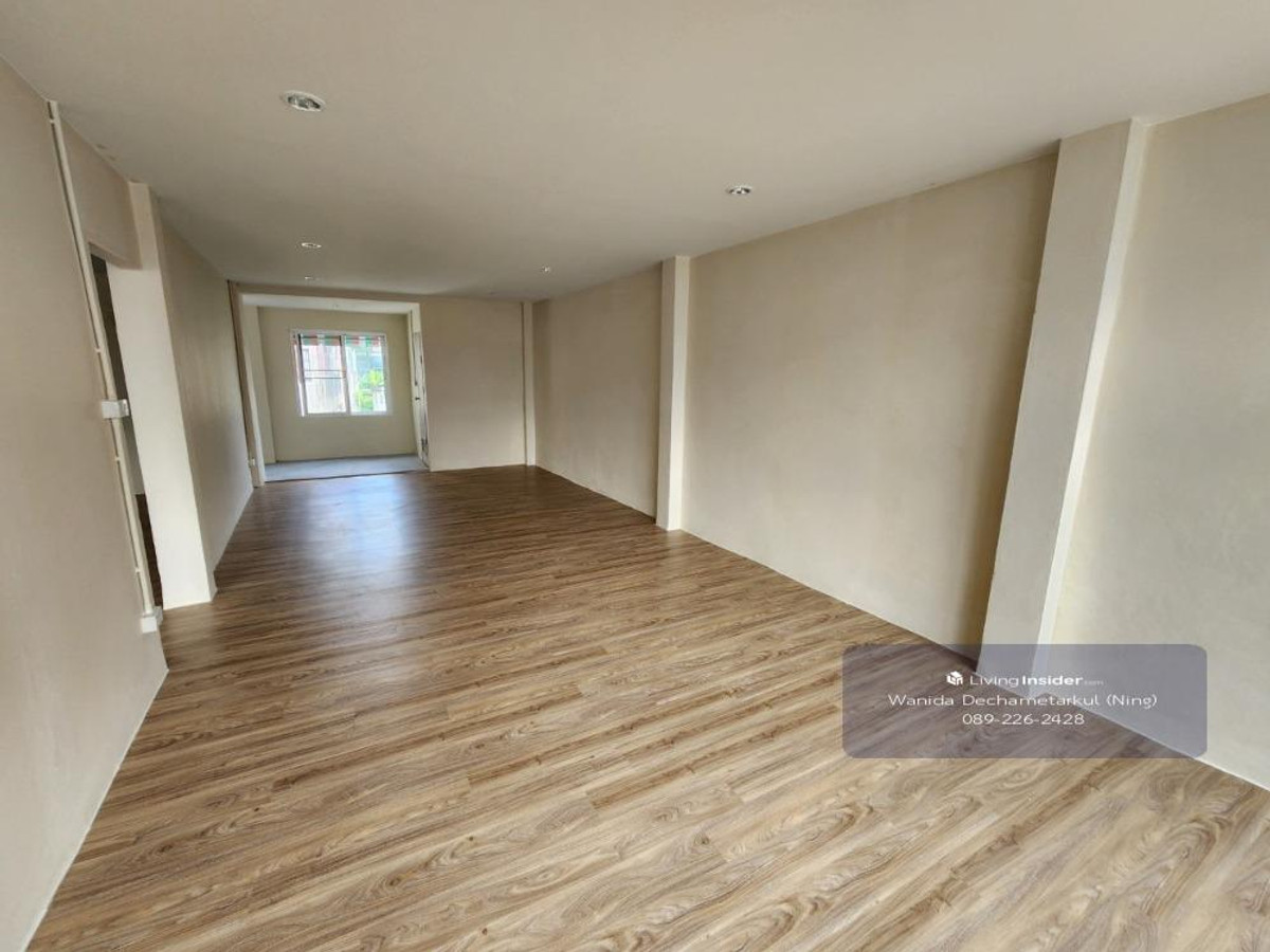 For SaleShop HousePinklao, Charansanitwong : Renovated house for sale, 3 floors, 2 units, Soi Charansanitwong 25, has 3 bedrooms, 3 bathrooms, usable area 330 sq m.