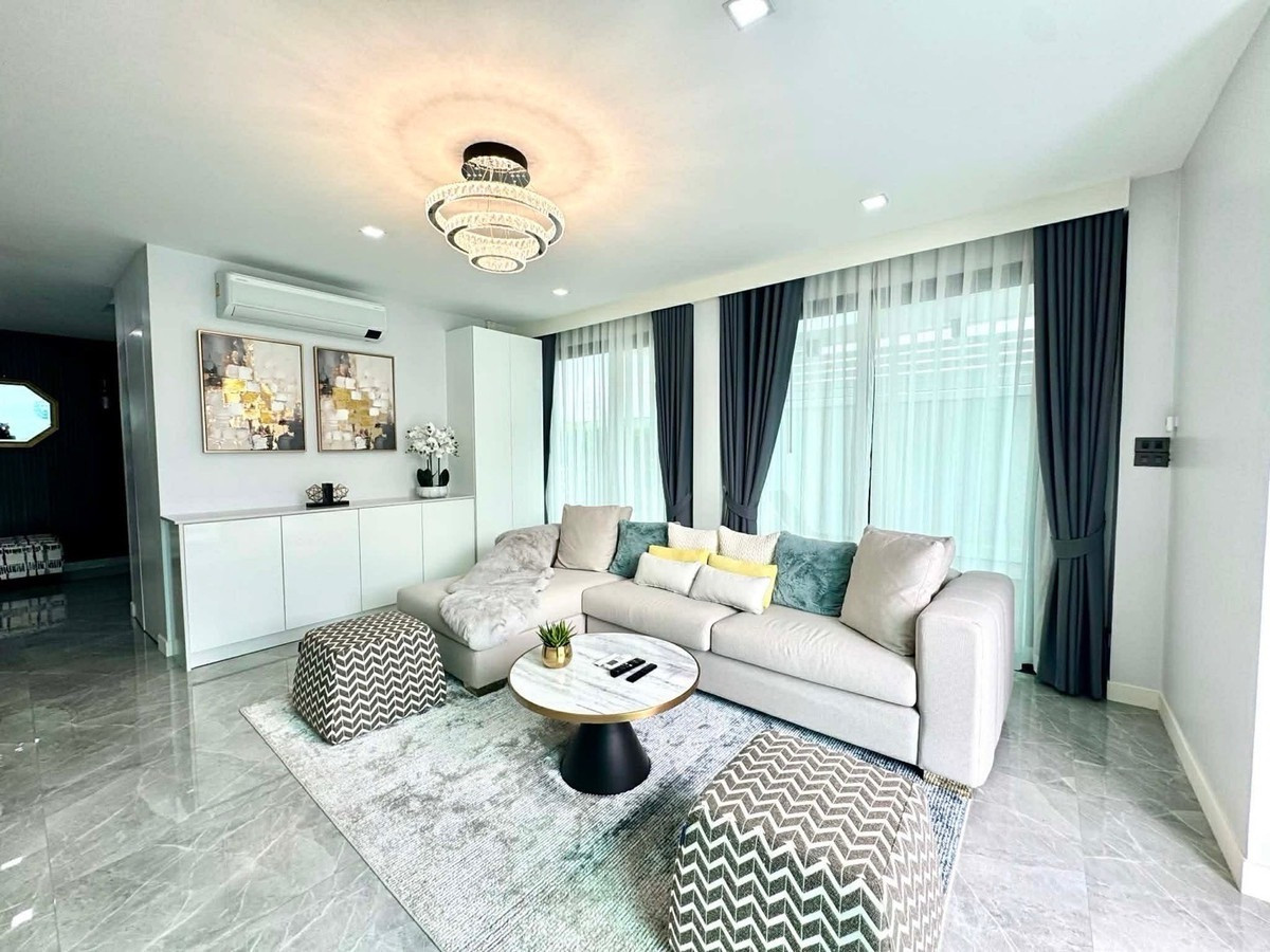 ขายพัทยา บางแสน ชลบุรี สัตหีบ : 🌴 🔥 HOT SALE – Jomtien Pool Villa 🔥 🌴Ready to move in!📍 Location: Jomtien Beach – Only 1 km from the beach!