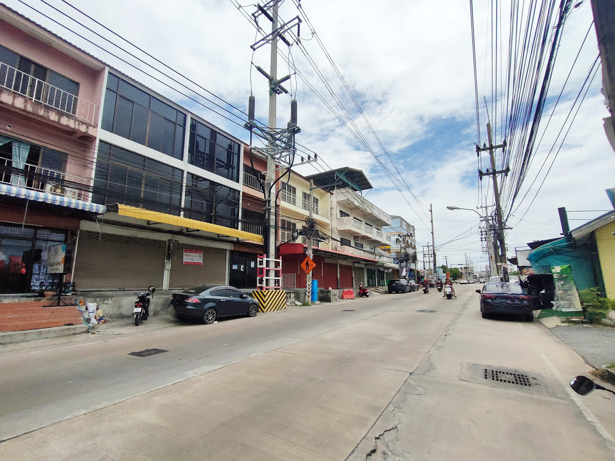 ขายบ้านพัทยา บางแสน ชลบุรี สัตหีบ : ขายตึกแถว 2 คูหา ติดซอยพระประเภานิมิตร รีโนเวทใหม่ ทำเลทอง ติดถนนใหญ่ หน้า-หลัง