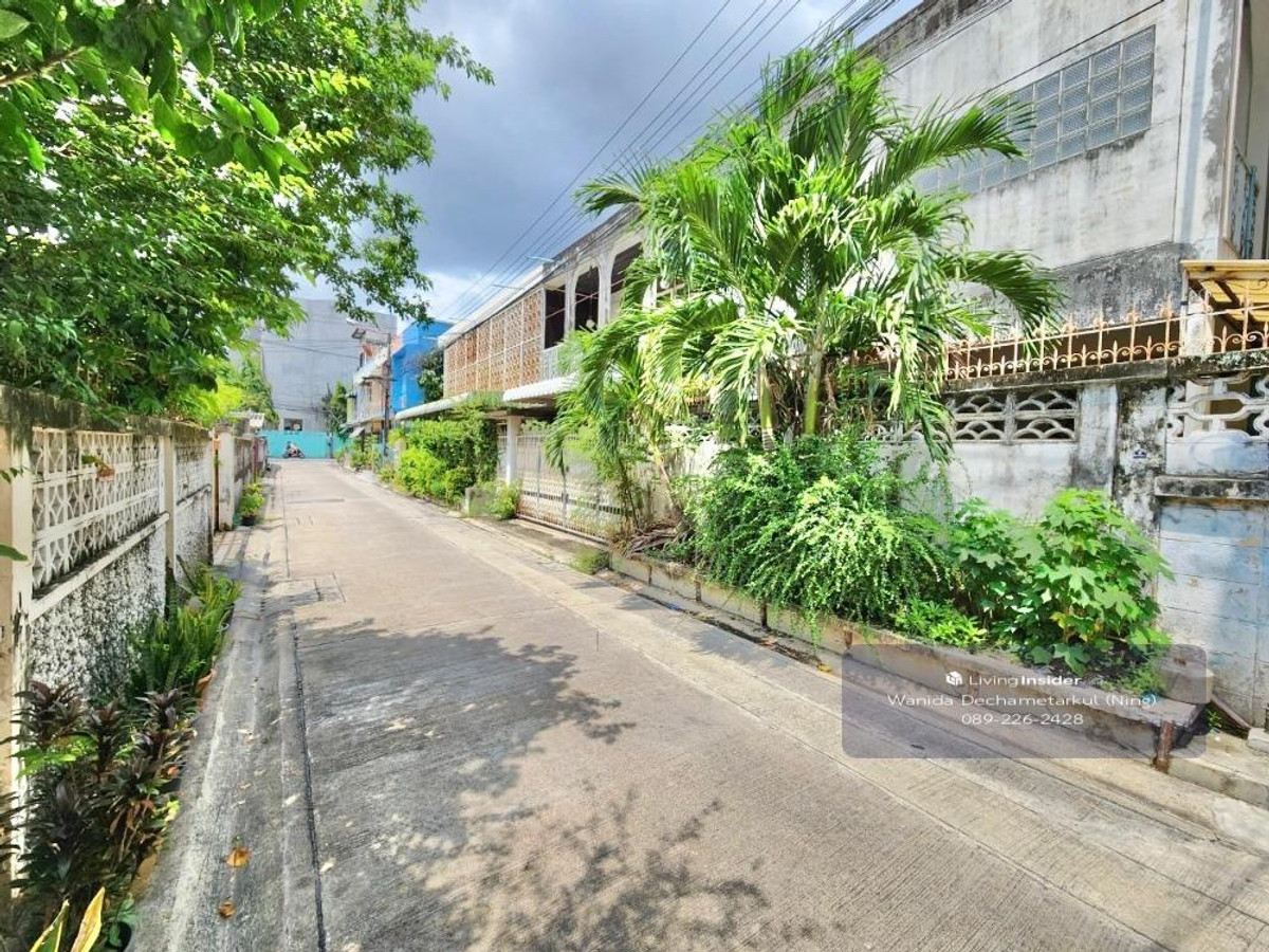For SaleShop HousePinklao, Charansanitwong : Renovated house for sale, 3 floors, 2 units, Soi Charansanitwong 25, has 3 bedrooms, 3 bathrooms, usable area 330 sq m.