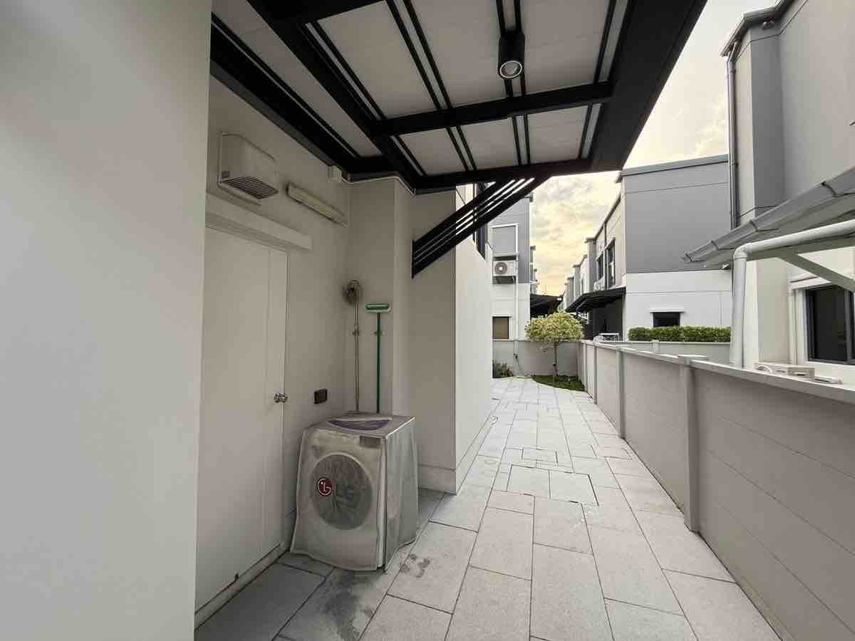 For SaleHouseBangna, Bearing, Lasalle : Discount of 1 million!! 🔥 Shocking value 🏡Centro Bangna - The most HOT detached house at this time 🔥 Next to Mega Bangna, only 1 kilometer • Hurry and make an appointment to view, there is only one house 081-152-6154 • 3 bedrooms, 164 sq m., only 8.5 mill