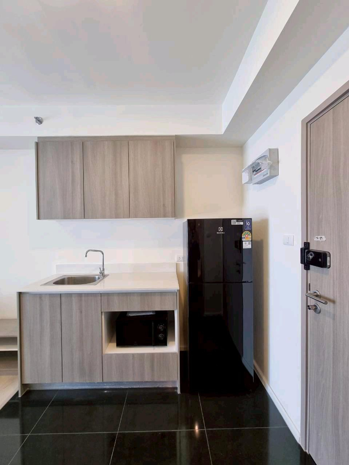 For RentCondoBangna, Bearing, Lasalle : Condo next to Mega Bangna, walking distance! A Space Mega 2 / 28.55 sq m. 9,500 THB / month