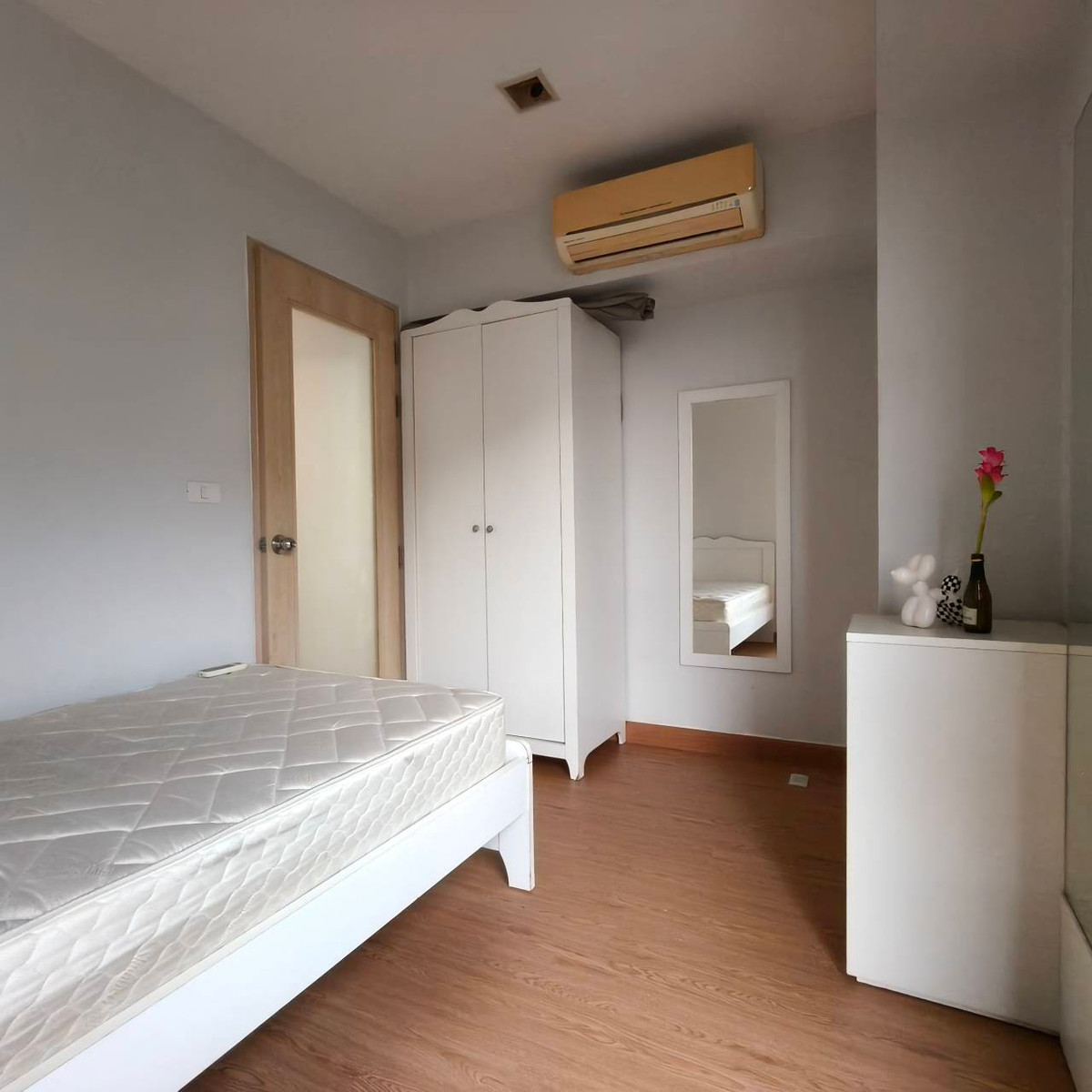 ขายคอนโดพระราม 9 เพชรบุรีตัดใหม่ RCA : ขาย 2 ห้องนอน ราคาสุดคุ้ม !  My Resort เดินไป มศว.ได้	