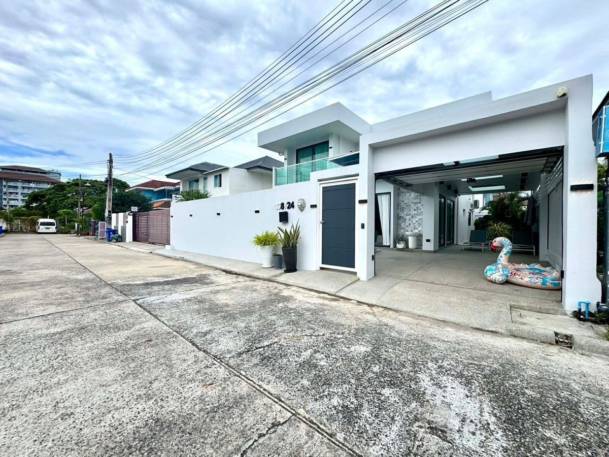 ขายพัทยา บางแสน ชลบุรี สัตหีบ : 🌴 🔥 HOT SALE – Jomtien Pool Villa 🔥 🌴Ready to move in!📍 Location: Jomtien Beach – Only 1 km from the beach!