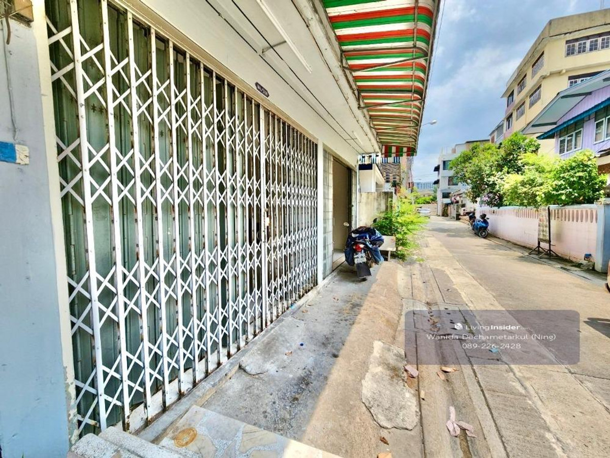 For SaleShop HousePinklao, Charansanitwong : Renovated house for sale, 3 floors, 2 units, Soi Charansanitwong 25, has 3 bedrooms, 3 bathrooms, usable area 330 sq m.