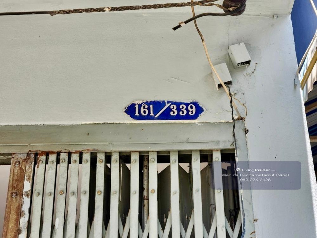 For SaleShop HousePinklao, Charansanitwong : Renovated house for sale, 3 floors, 2 units, Soi Charansanitwong 25, has 3 bedrooms, 3 bathrooms, usable area 330 sq m.