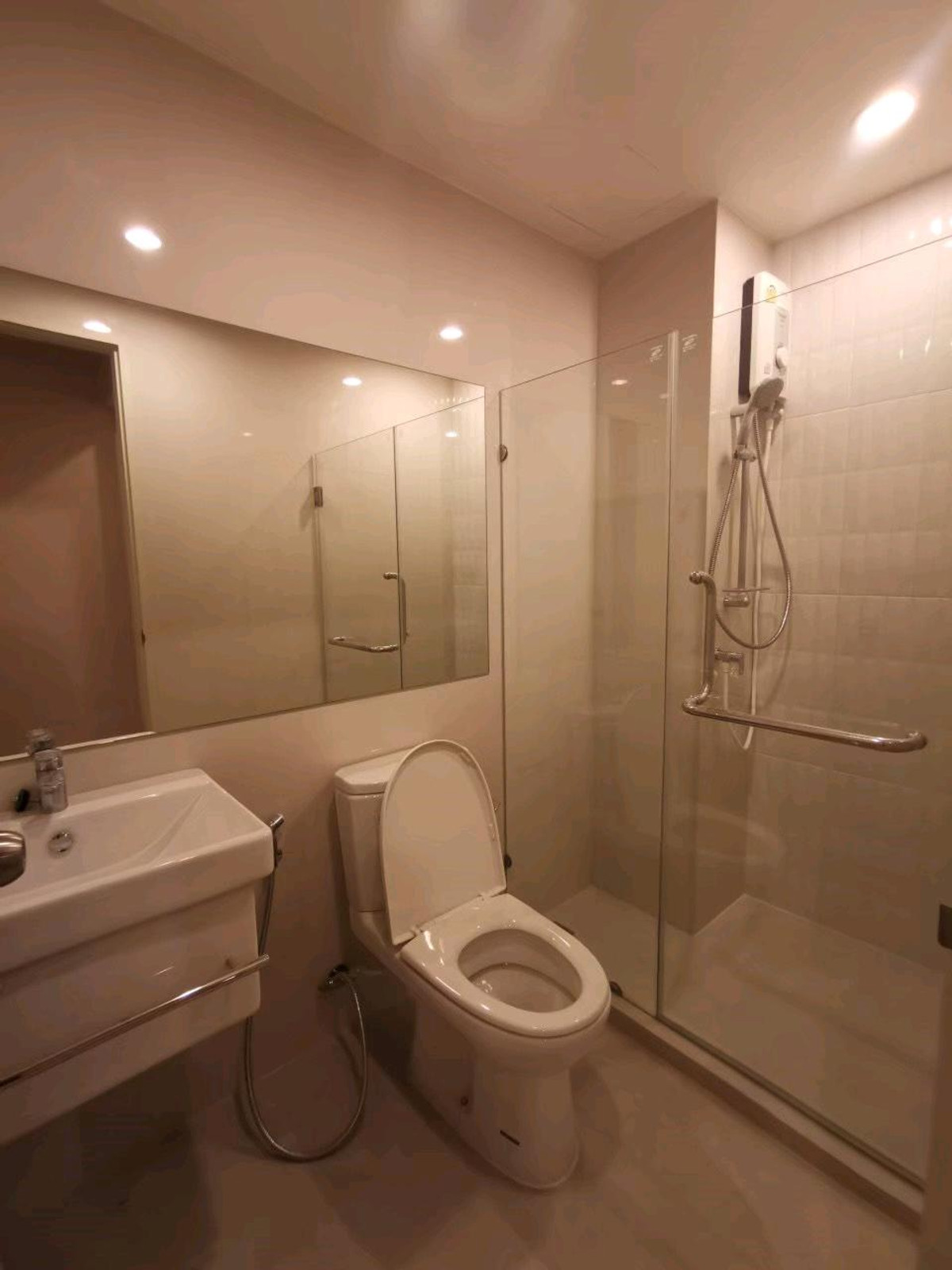 For RentCondoRama9, Petchburi, RCA : Beautiful room, high floor, for rent, 1 bedroom, 1 bathroom, Life Asoke.