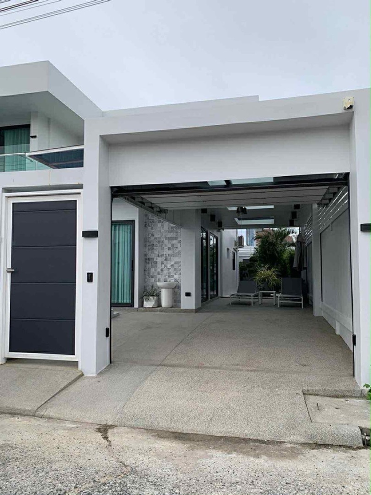 ขายพัทยา บางแสน ชลบุรี สัตหีบ : 🌴 🔥 HOT SALE – Jomtien Pool Villa 🔥 🌴Ready to move in!📍 Location: Jomtien Beach – Only 1 km from the beach!