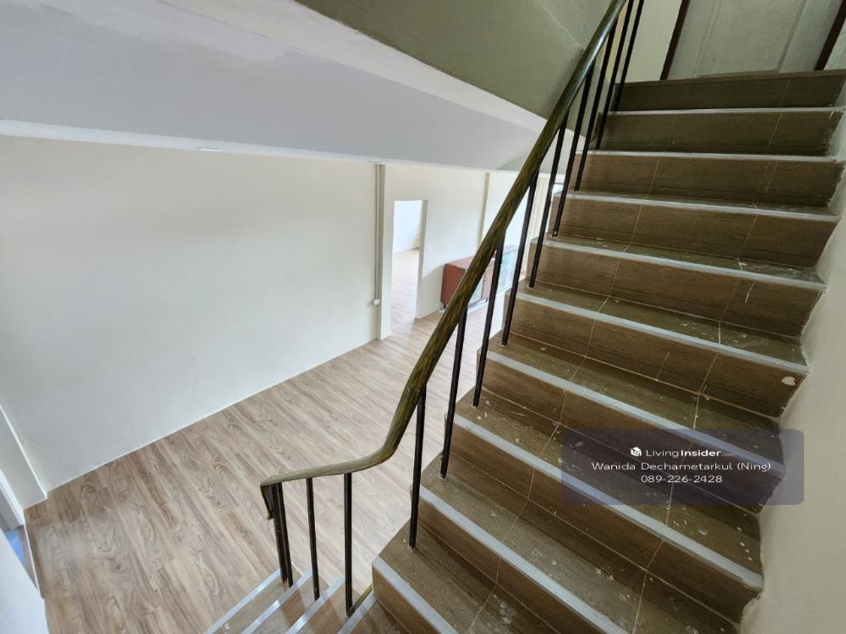 For SaleShop HousePinklao, Charansanitwong : Renovated house for sale, 3 floors, 2 units, Soi Charansanitwong 25, has 3 bedrooms, 3 bathrooms, usable area 330 sq m.