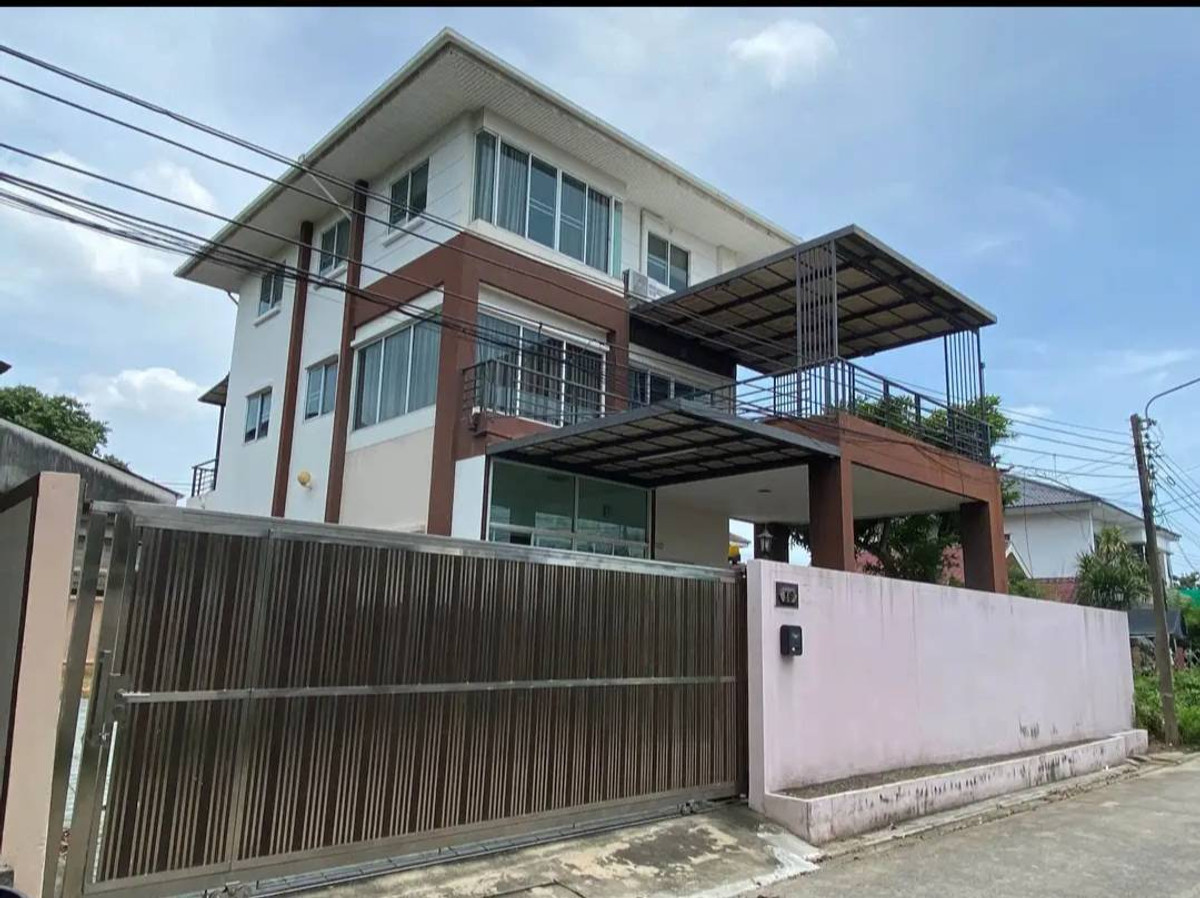 For RentHouseKaset Nawamin,Ladplakao : Single house 100sq.wa. in Soi Prasert Manukit 7. Prime location, suitable for residence or as a home office/business.