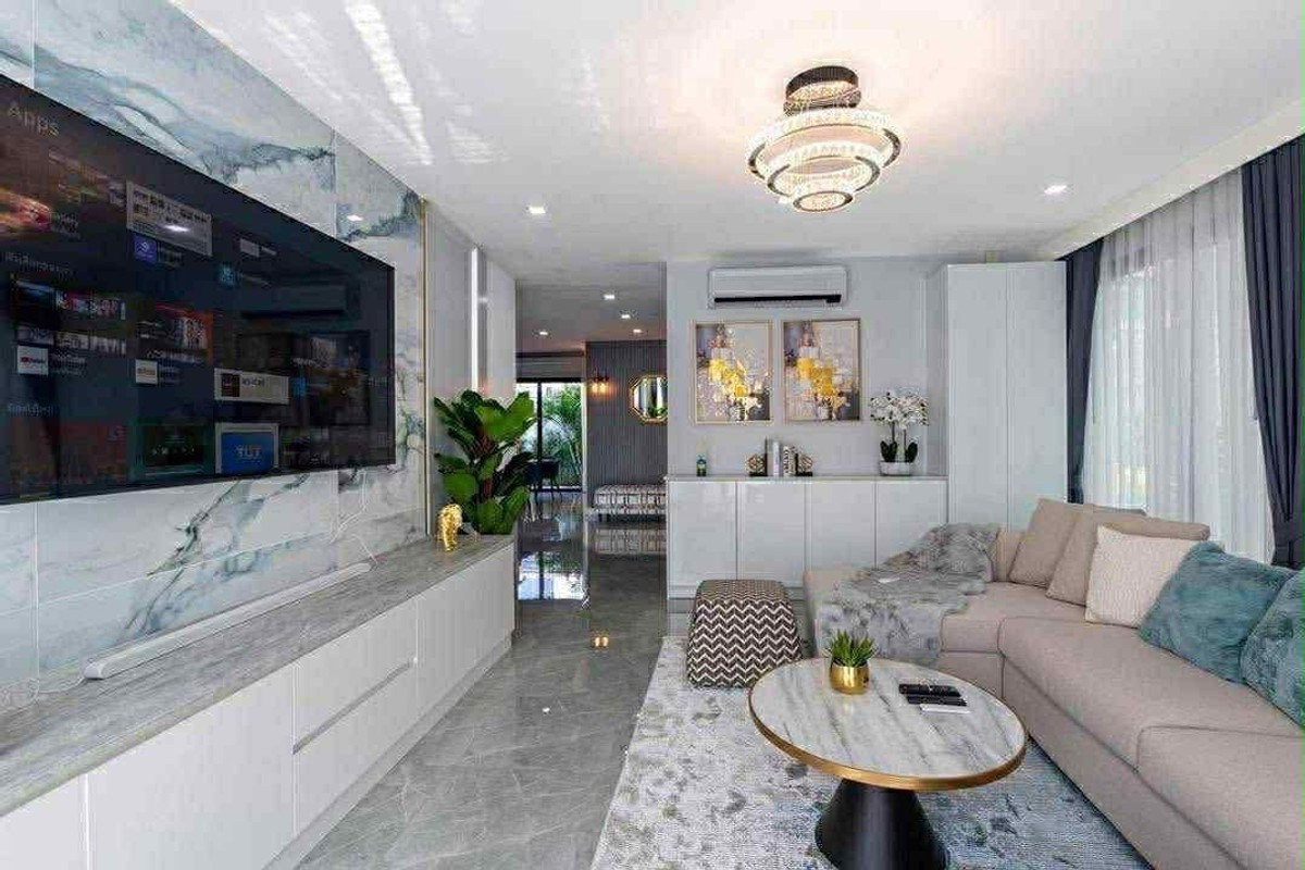 ขายพัทยา บางแสน ชลบุรี สัตหีบ : 🌴 🔥 HOT SALE – Jomtien Pool Villa 🔥 🌴Ready to move in!📍 Location: Jomtien Beach – Only 1 km from the beach!