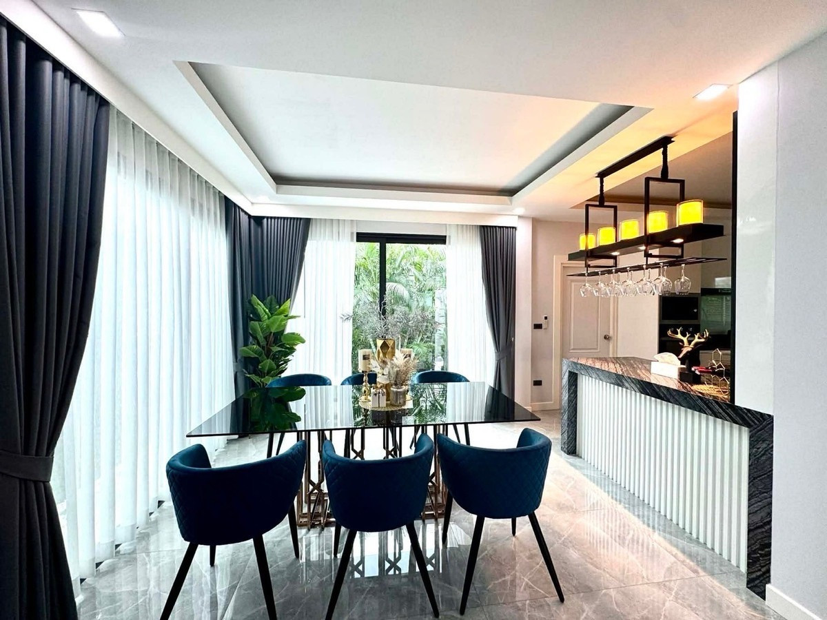 ขายพัทยา บางแสน ชลบุรี สัตหีบ : 🌴 🔥 HOT SALE – Jomtien Pool Villa 🔥 🌴Ready to move in!📍 Location: Jomtien Beach – Only 1 km from the beach!